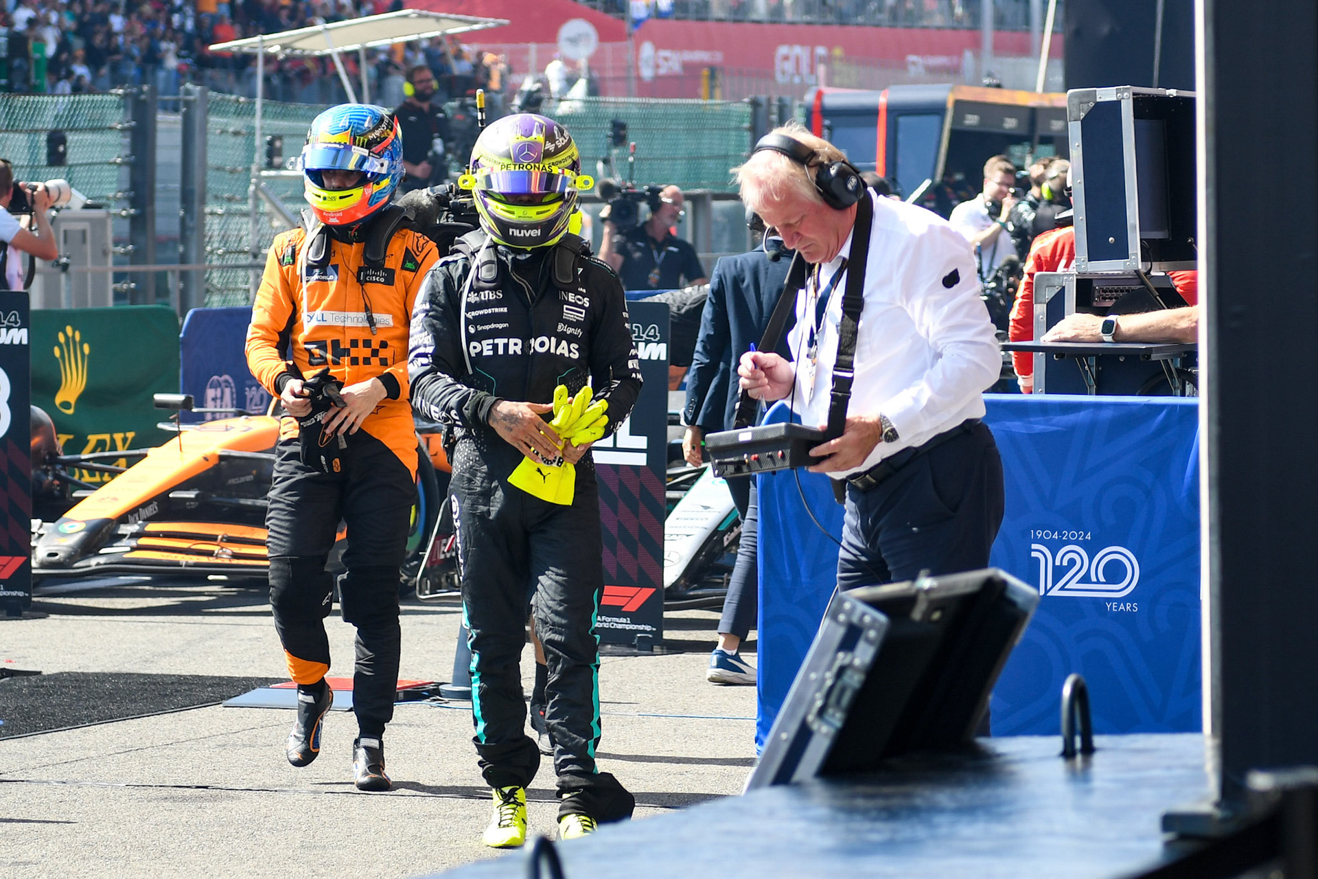 Oscar Piastri #81, McLaren Formula 1 Team und Lewis Hamilton #44, Mercedes-AMG Petronas F1 Team und Jo Bauer;Formel 1 GP Spa / Belgien. Sonntag, 28.07.2024