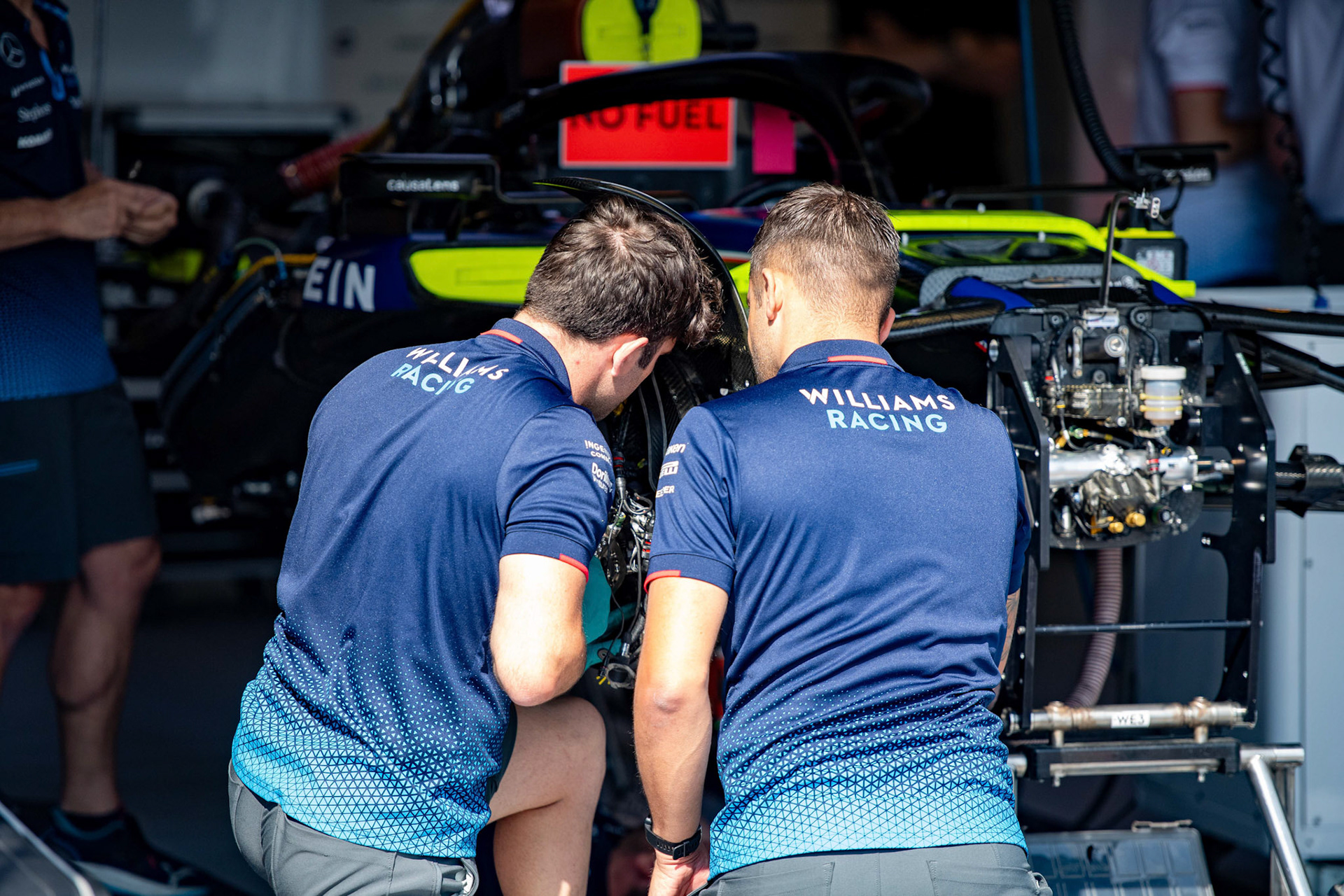 Williams Racing Mechaniker bereiten das Auto vor; Formel1 GP Monaco Donnerstag, 23.05.2024