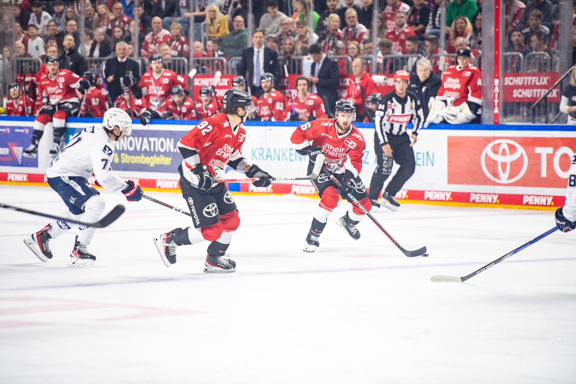 David Mcintyre und Hakon Haenelt; DEL Kölner Haie - Adler Mannheim, 30.09.2023