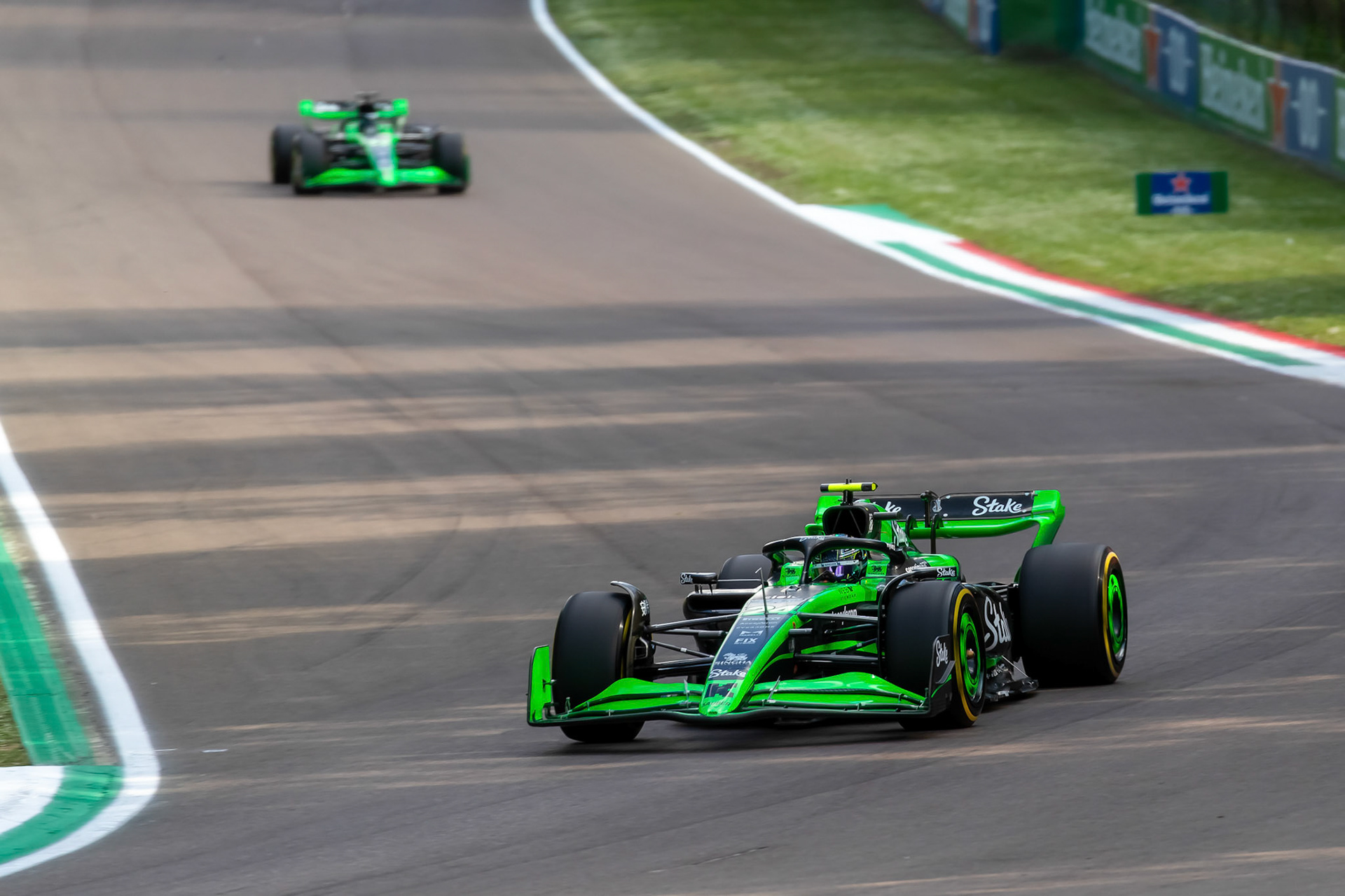 Guanyu Zhou #24, Stake F1 Team Kick Sauber und Valtteri Bottas #77, Stake F1 Team Kick Sauber; F1 GP Imola / Italien Freitag, 17.05.2024