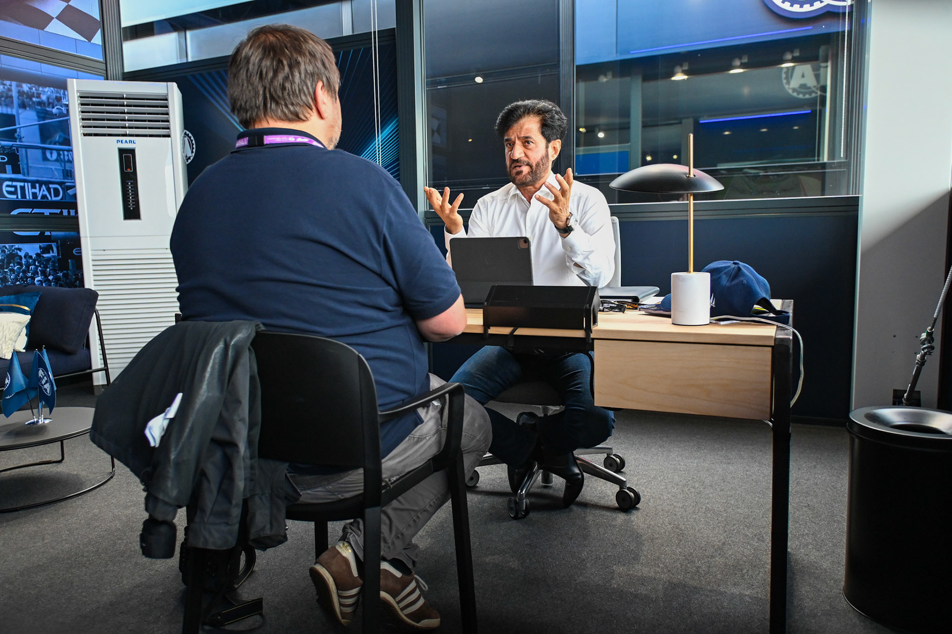 Mohammed bin Sulayem im Interview mit Christian Nimmervoll; Formel 1 GP Spa Francorchamps/ Belgien. Samstag, 29.07.2023