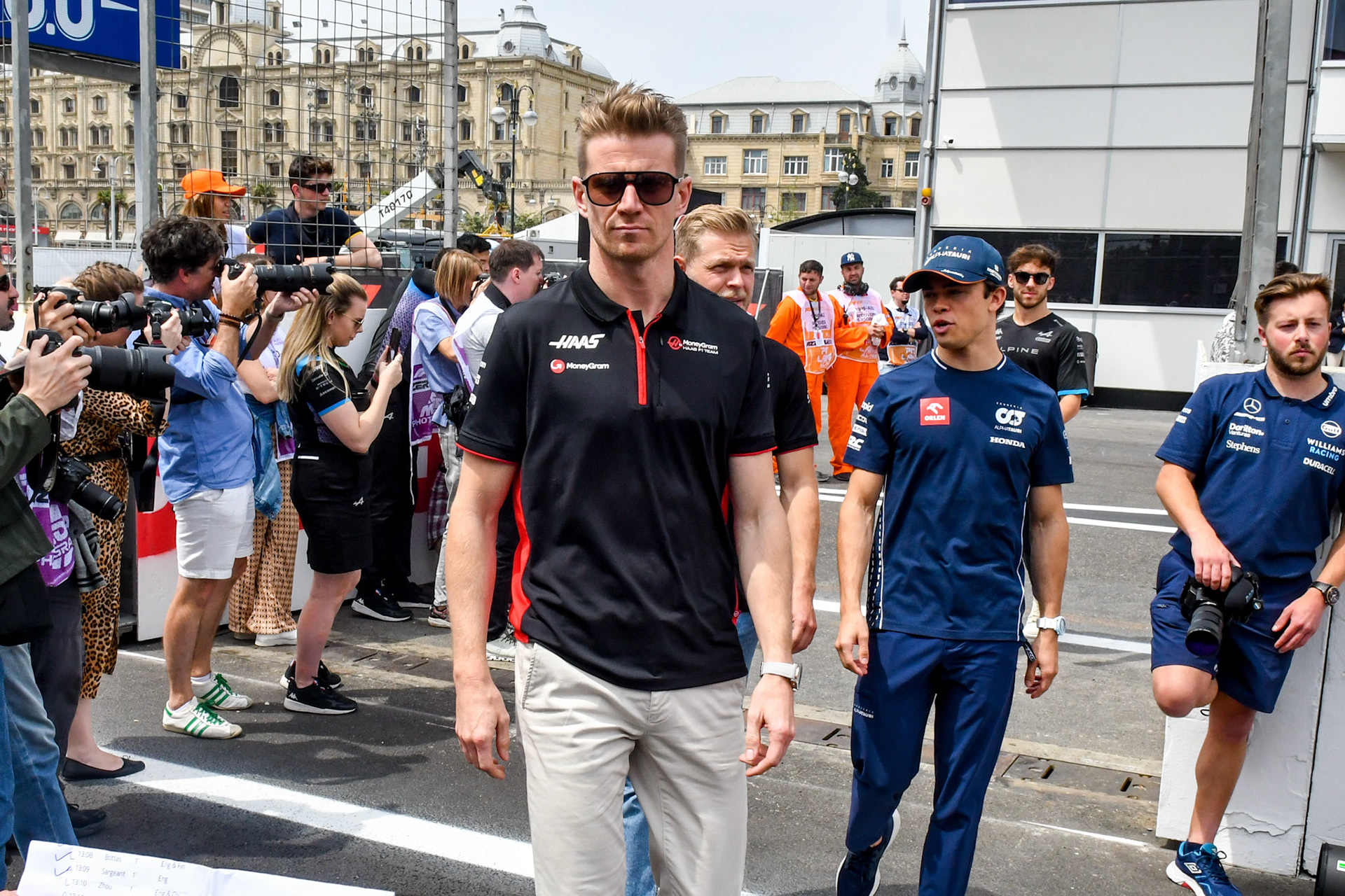 Nico Hülkenberg (GER) Haas F1 Team, Kevin Magnussen und Nyck de Vries; Formel 1 GP Baku Azerbaijan. Sonntag 30.04.2023