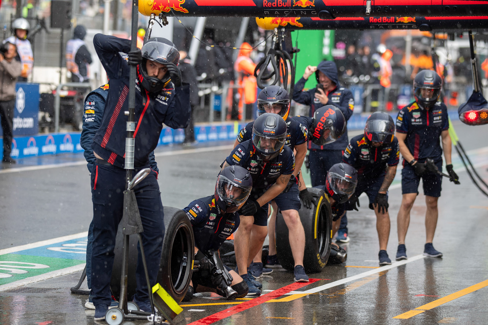 Max Verstappen (NED) Red Bull Racing Boxenstop;Formel 1 GP Holland / Zandvoort. Samstag, 26.08.2023