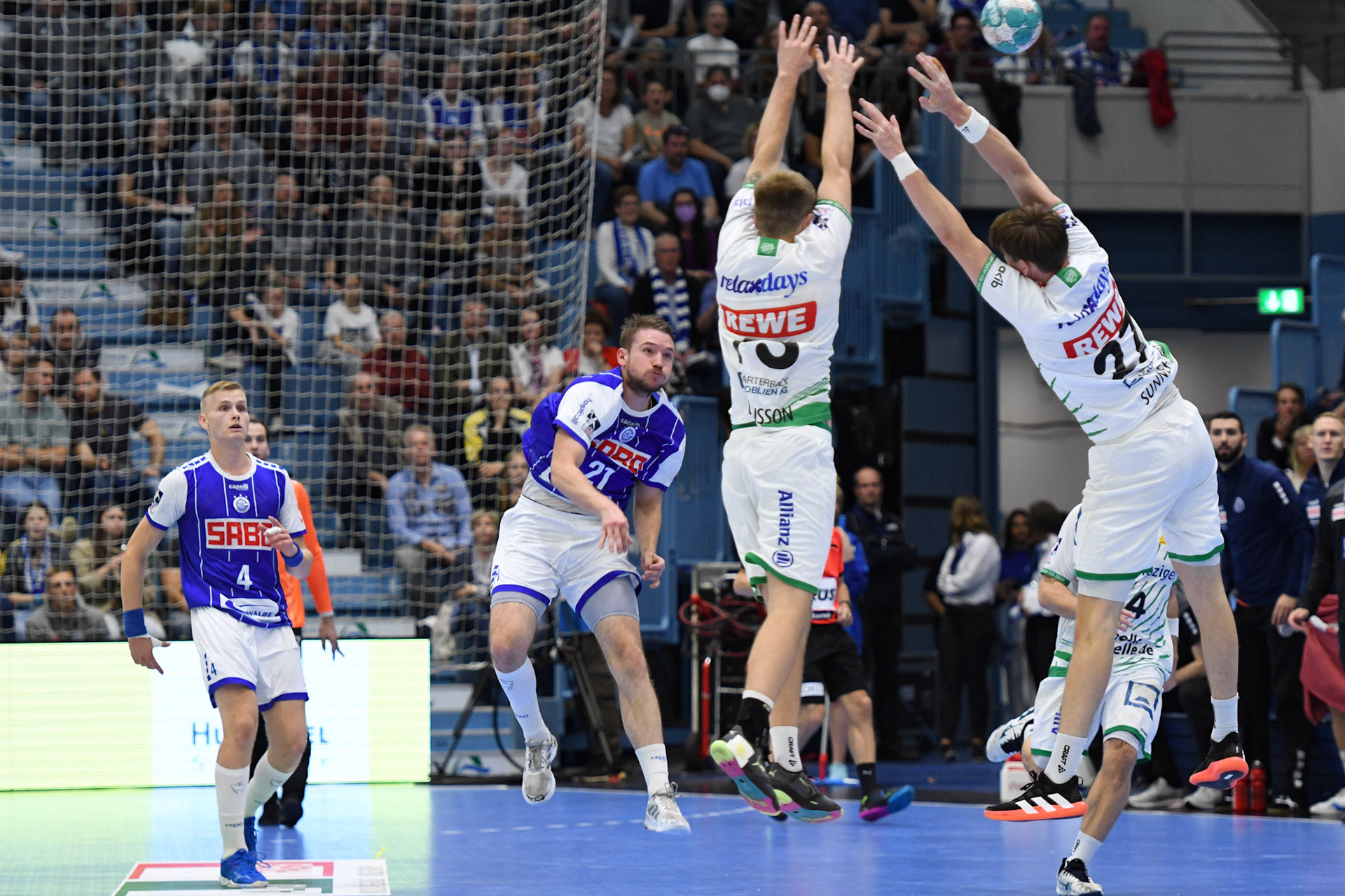 Dominik Mappes #21; Handball Bundesliga; VfL Gummersbach - SCDHFK Leipzig 09.10.2022