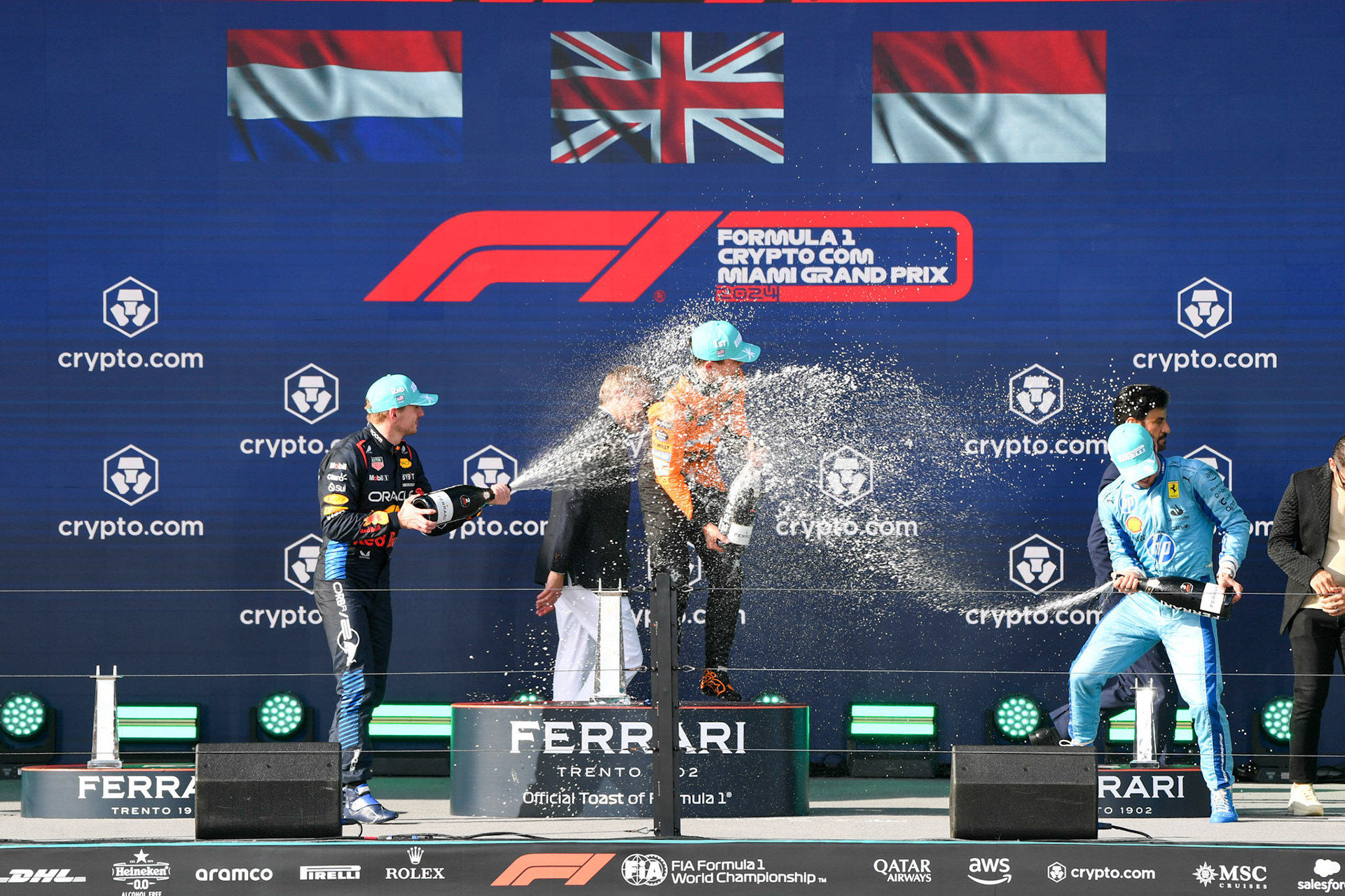 Max Verstappen #1, Oracle Red Bull Racing, Lando Norris #4, McLaren Formula 1 Team, Charles Leclerc #16, Scuderia Ferrari auf dem Podium; Formel 1 GP Miami / USA. 05.05.2024