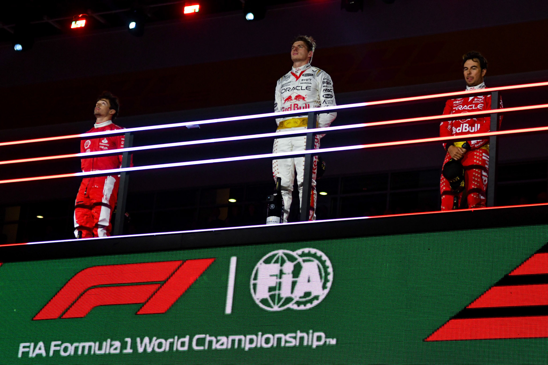 Max Verstappen, Sergio Perez und Charles Leclerc auf dem Podium; Formel 1 GP USA Las Vegas. Sonntag 19.11.2023