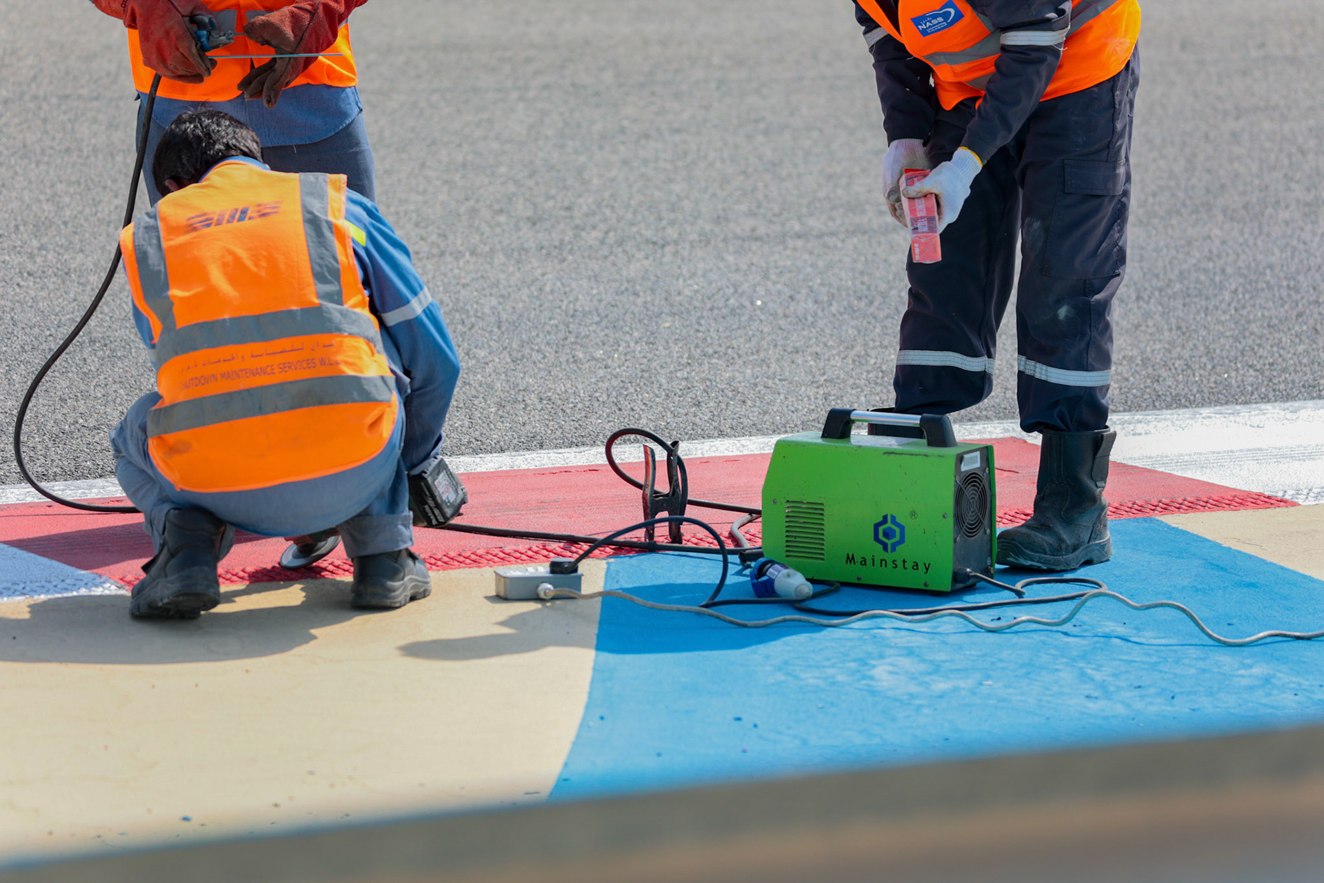 Streckenreparatur in Bahrain; Formel 1 Pre-Season Tests Bahrain. Freitag, 23.02.2024