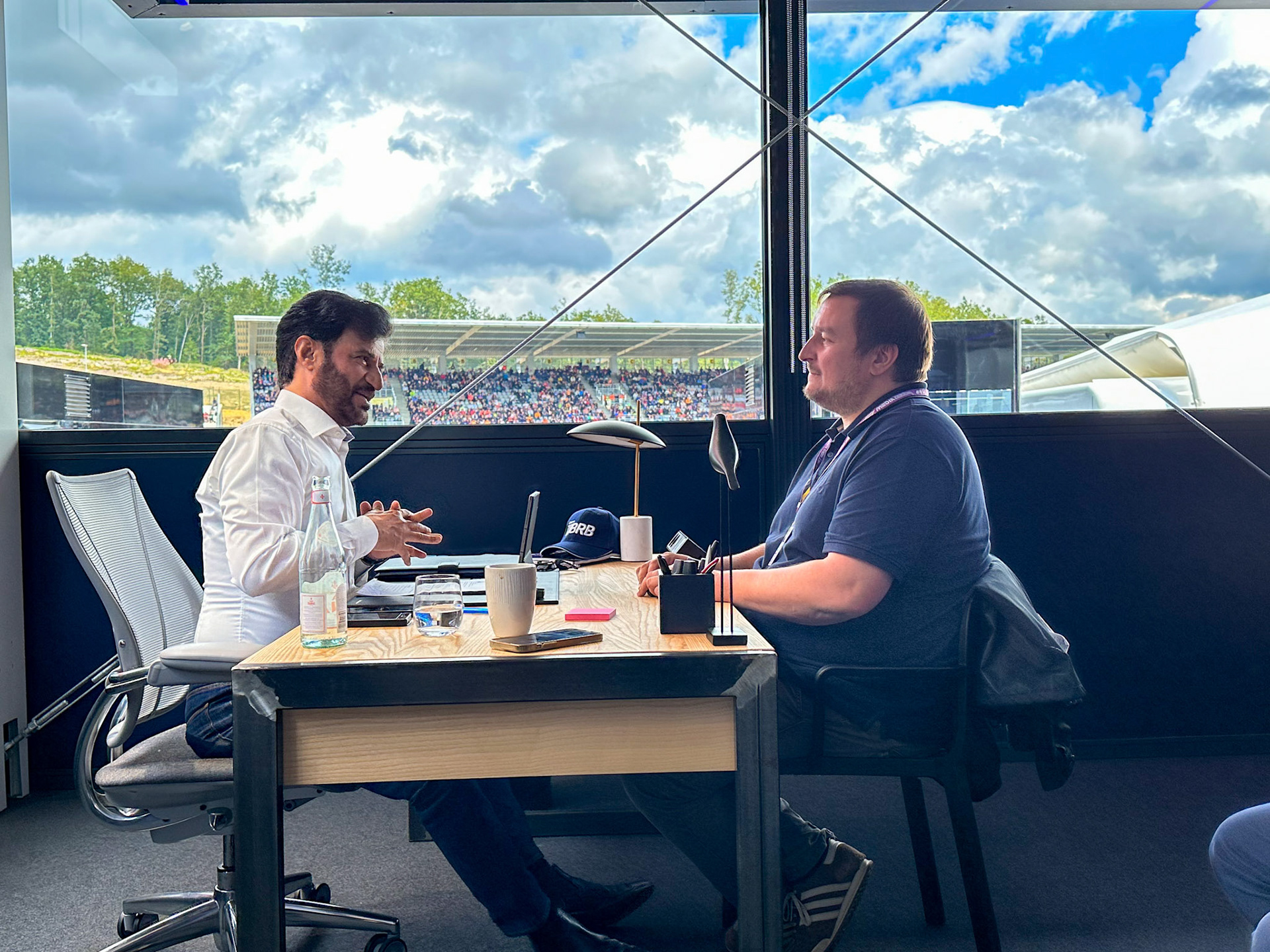 Mohammed bin Sulayem im Interview mit Christian Nimmervoll; Formel 1 GP Spa Francorchamps/ Belgien. Samstag, 29.07.2023