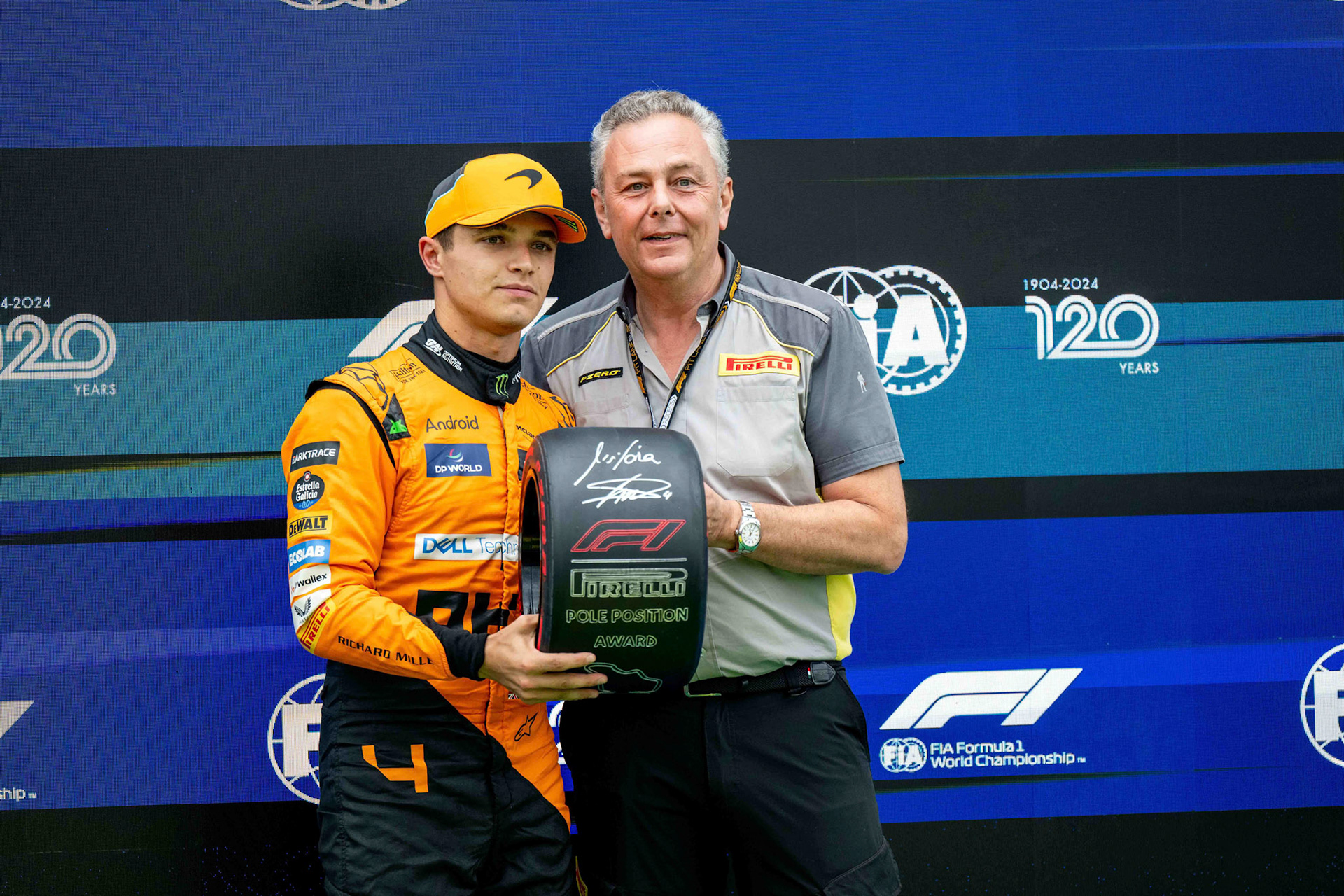 Lando Norris #4, McLaren Formula 1 Team und Mario Isola, Pirelli Motorsportchef;Formel 1 Budapest / Ungarn, 20.07.2024