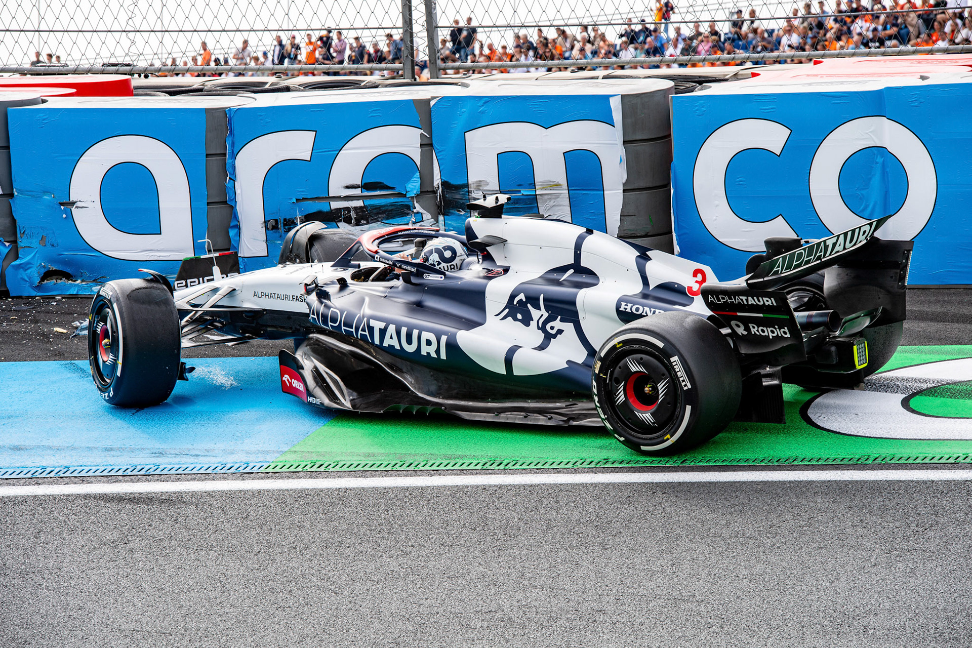 Unfall zwischen Daniel Ricciardo und Oscar Piastri in FP2; Formel 1 GP Holland / Zandvoort. Freitag, 25.08.2023