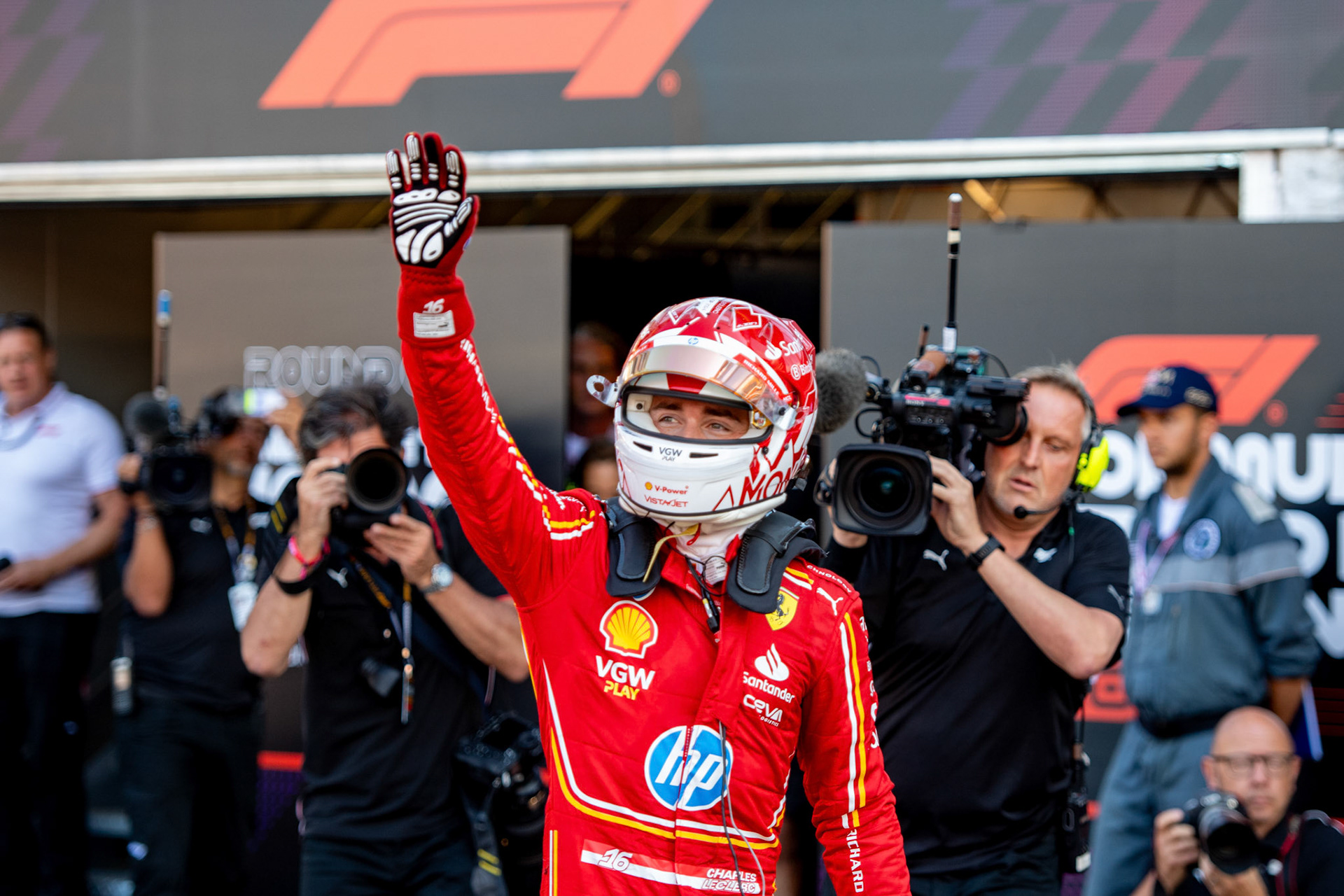 Charles Leclerc #16, Scuderia Ferrari bejubelt seine Poleposition ; Formel1 GP Monaco Samstag, 25.05.2024