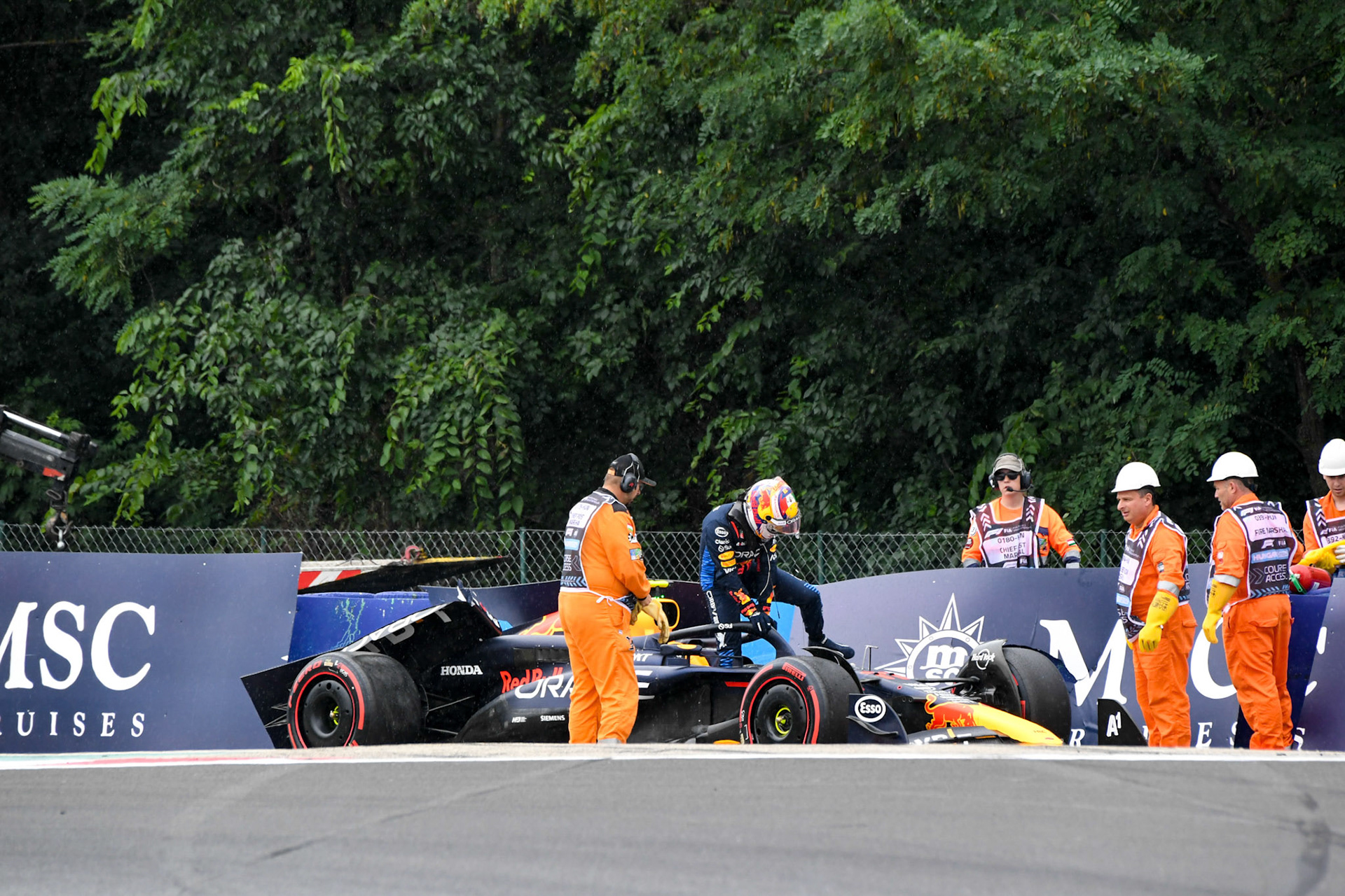 Sergio Perez #11, Oracle Red Bull Racing crasht im Qualifying;Formel 1 Budapest / Ungarn, 20.07.2024