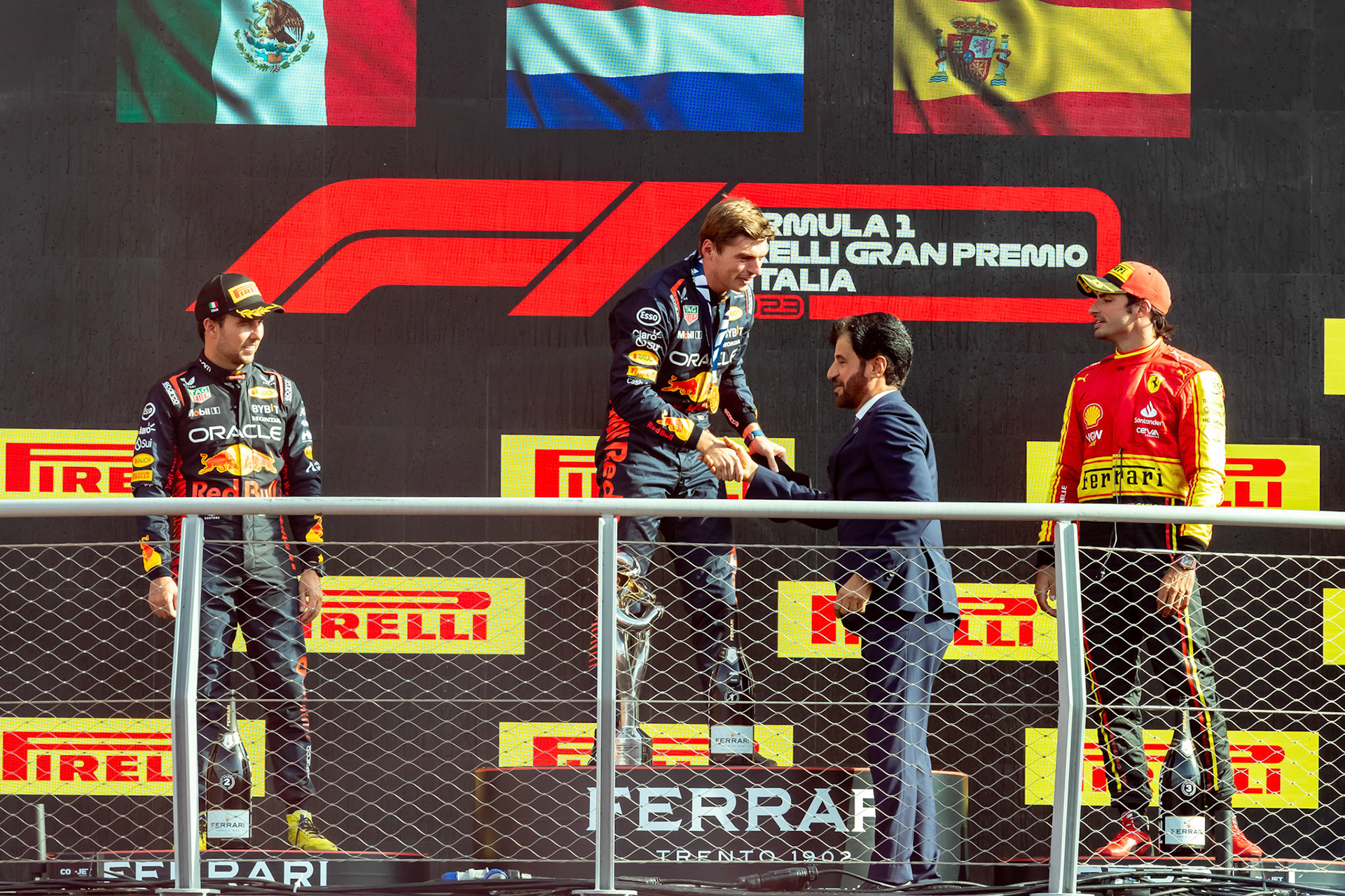 Max Verstappen , Sergio Perez und Carlos Sainz auf dem Podium;Formel 1 GP Italien / Monza. Sonntag, 03.09.2023