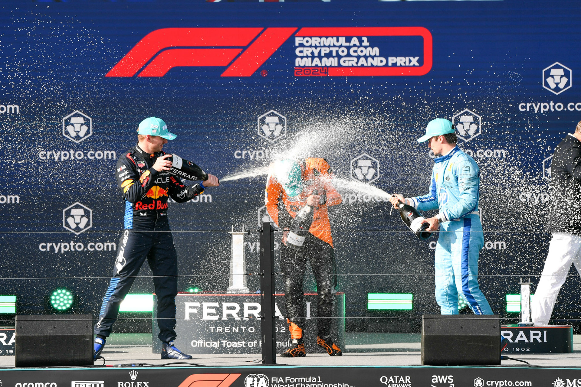 Max Verstappen #1, Oracle Red Bull Racing, Charles Leclerc #16, Scuderia Ferrari, Lando Norris #4, McLaren Formula 1 Team auf dem Podium; Formel 1 GP Miami / USA. 05.05.2024