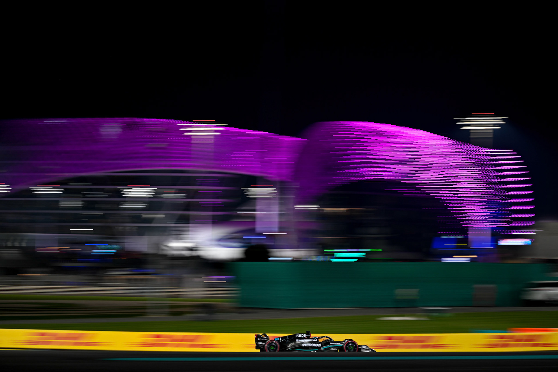 George Russell (GBR) Mercedes AMG F1 Team; Formel 1 GP Abu Dhabi. Samstag 25.11.2023