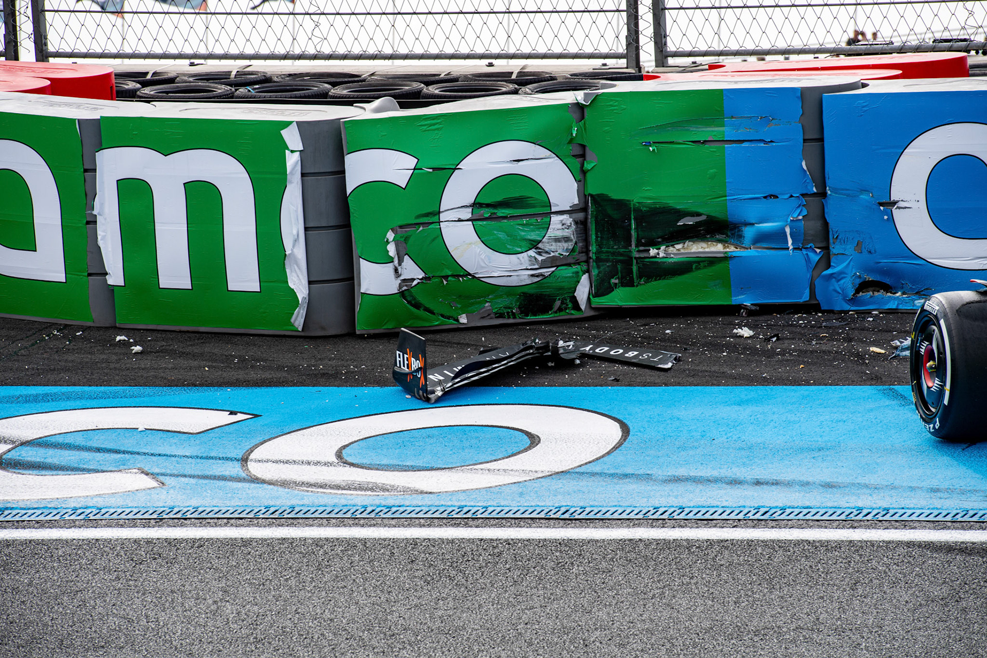 Unfall zwischen Daniel Ricciardo und Oscar Piastri in FP2; Formel 1 GP Holland / Zandvoort. Freitag, 25.08.2023