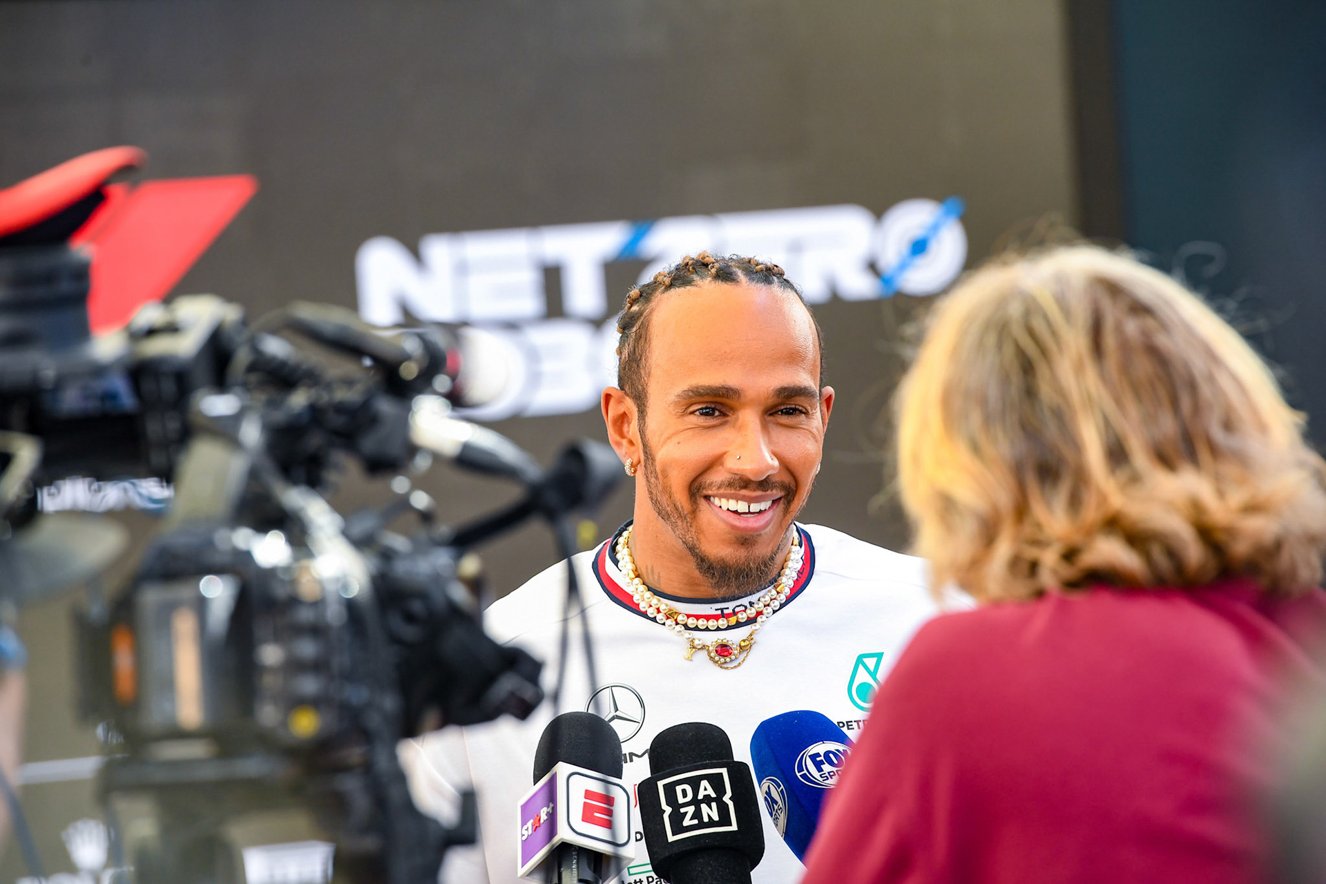 Lewis Hamilton (GBR) Mercedes AMG F1 Team; Formel 1 GP Abu Dhabi. Donnerstag 23.11.2023