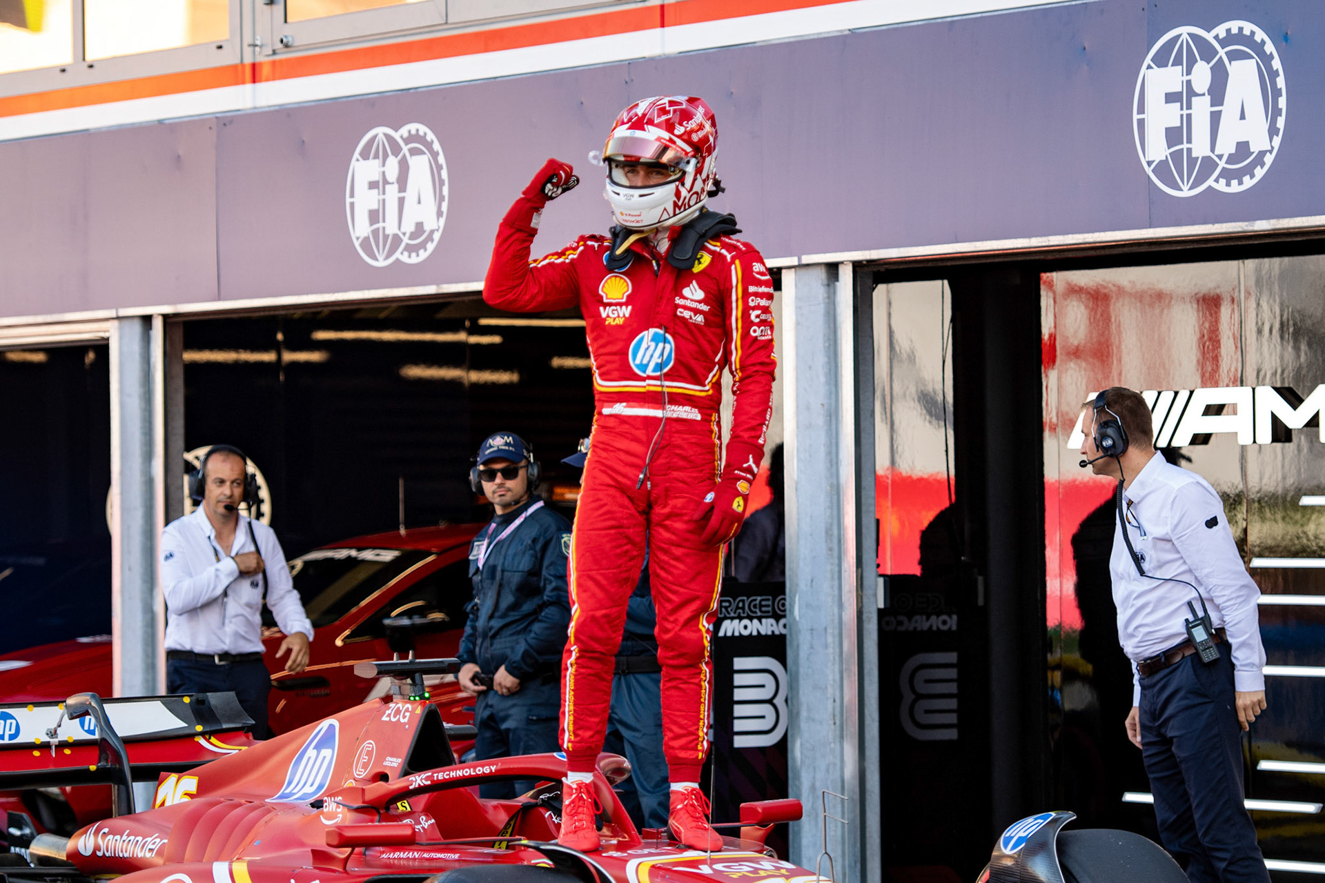 Charles Leclerc #16, Scuderia Ferrari bejubelt seine Poleposition ; Formel1 GP Monaco Samstag, 25.05.2024