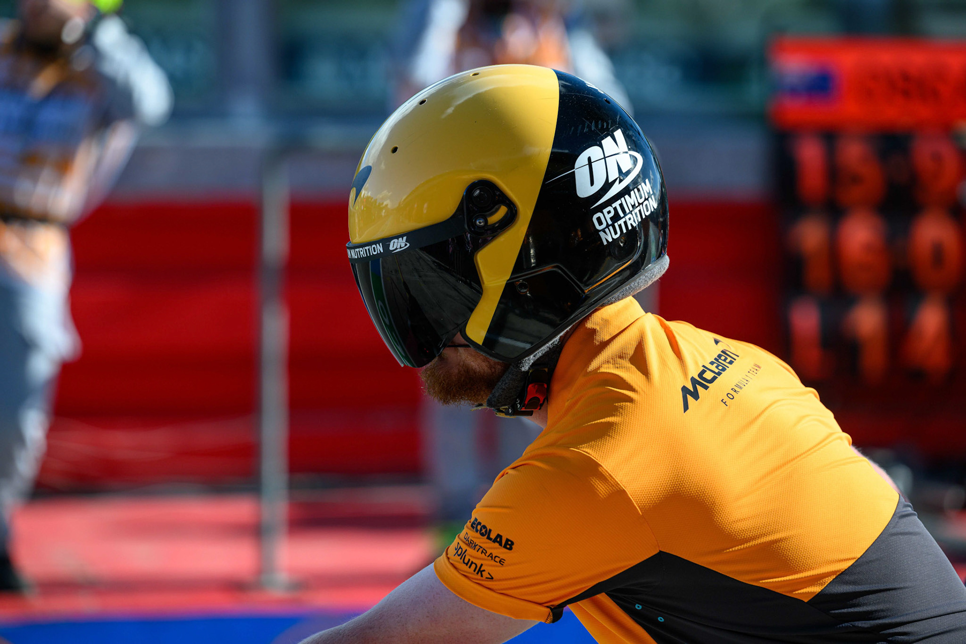 McLaren Formula 1 Team Mechaniker; F1 GP Imola / Italien Freitag, 17.05.2024