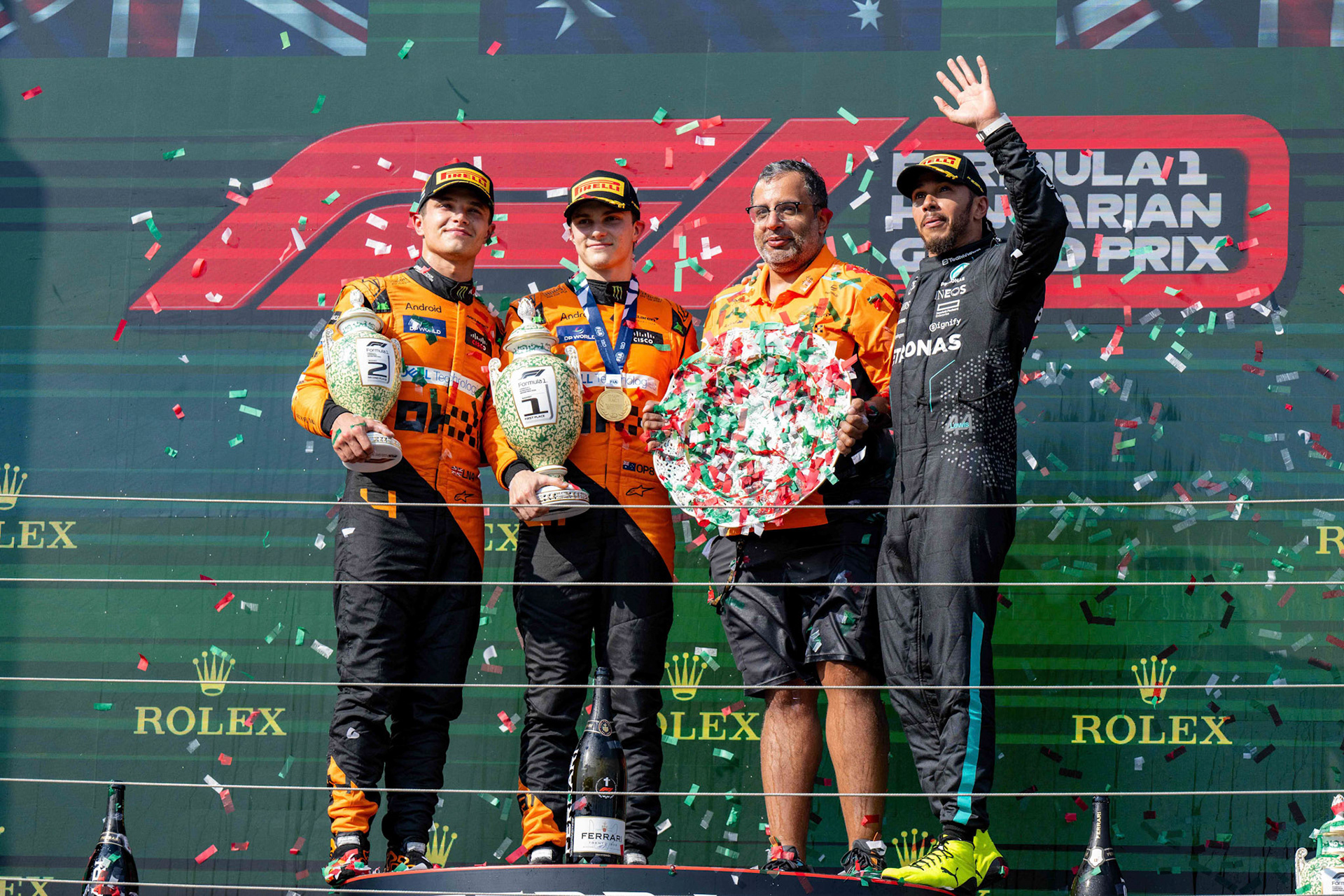 Lewis Hamilton #44, Mercedes-AMG Petronas F1 Team und Oscar Piastri #81, McLaren Formula 1 Team und Lando Norris #4, McLaren Formula 1 Team auf dem Podium.;Formel 1 Budapest / Ungarn
