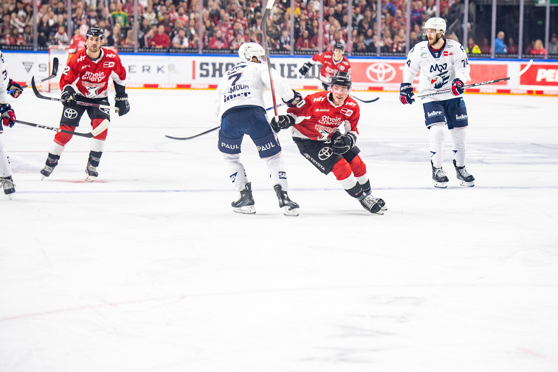 John Gilmour und Justin Schuetz; DEL Kölner Haie - Adler Mannheim, 30.09.2023