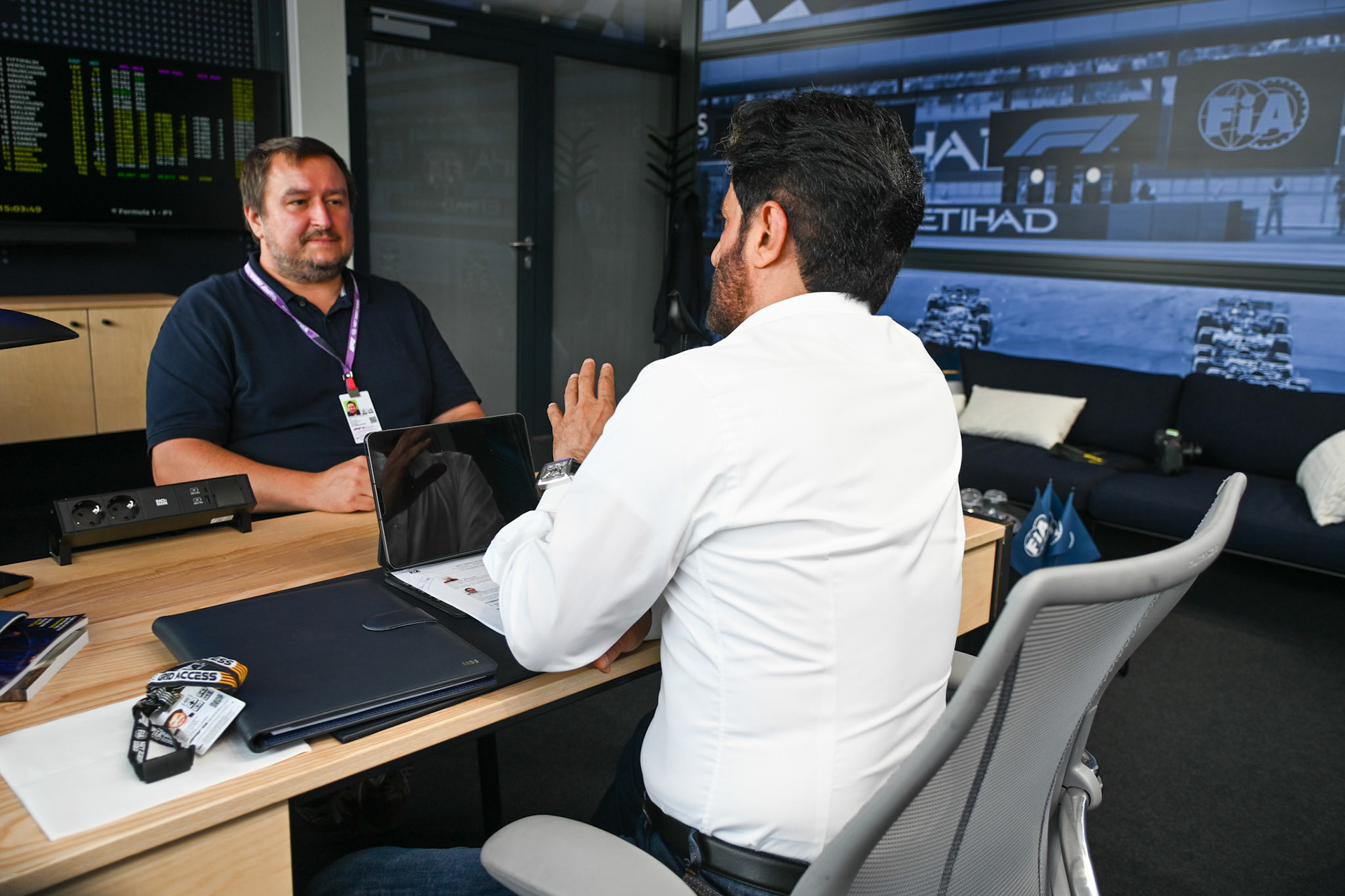 Mohammed bin Sulayem im Interview mit Christian Nimmervoll; Formel 1 GP Spa Francorchamps/ Belgien. Samstag, 29.07.2023
