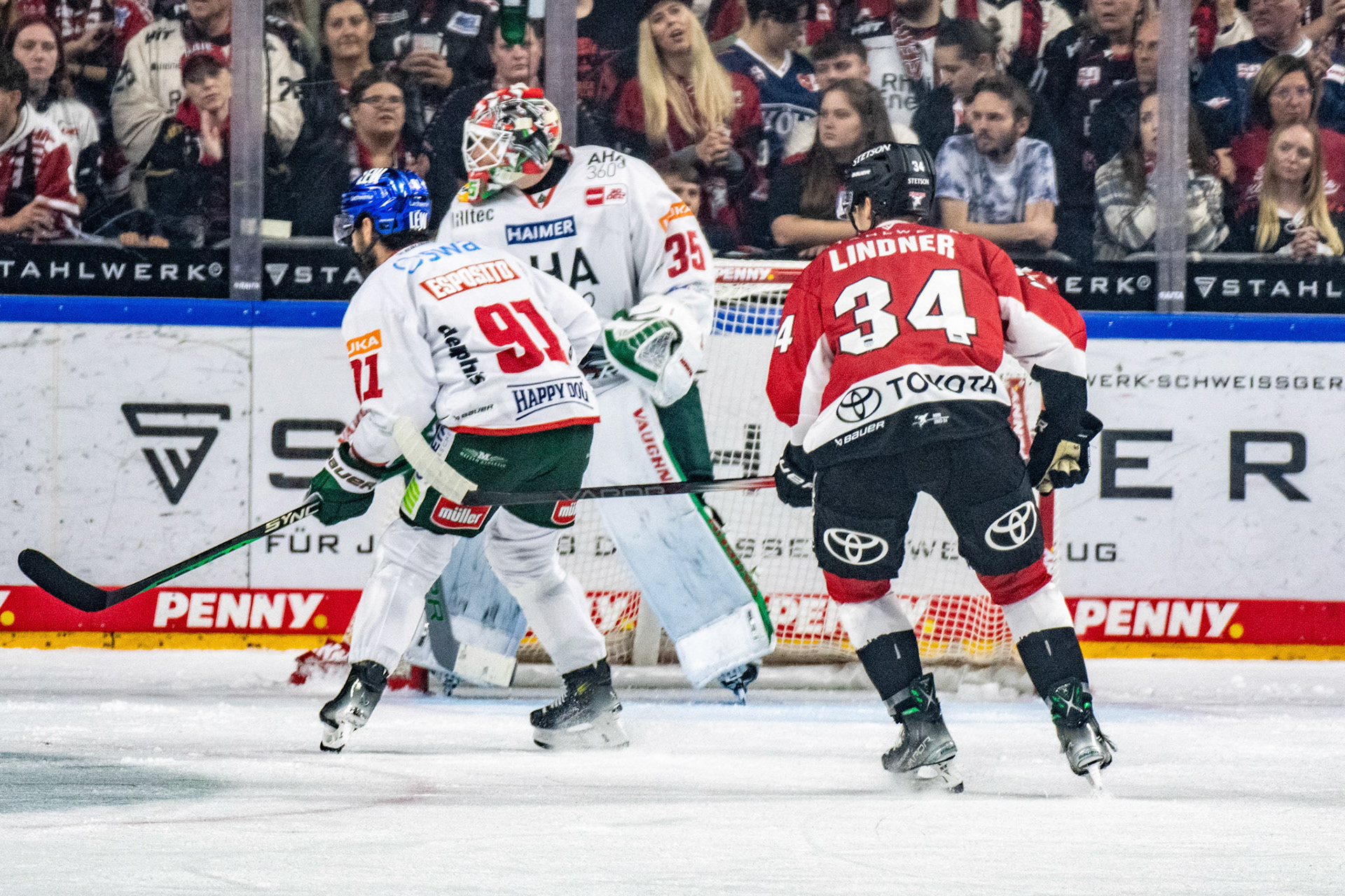Elias Lindner, Luke Esposito; DEL Kölner Haie - Augsburger Panther, 03.10.2023