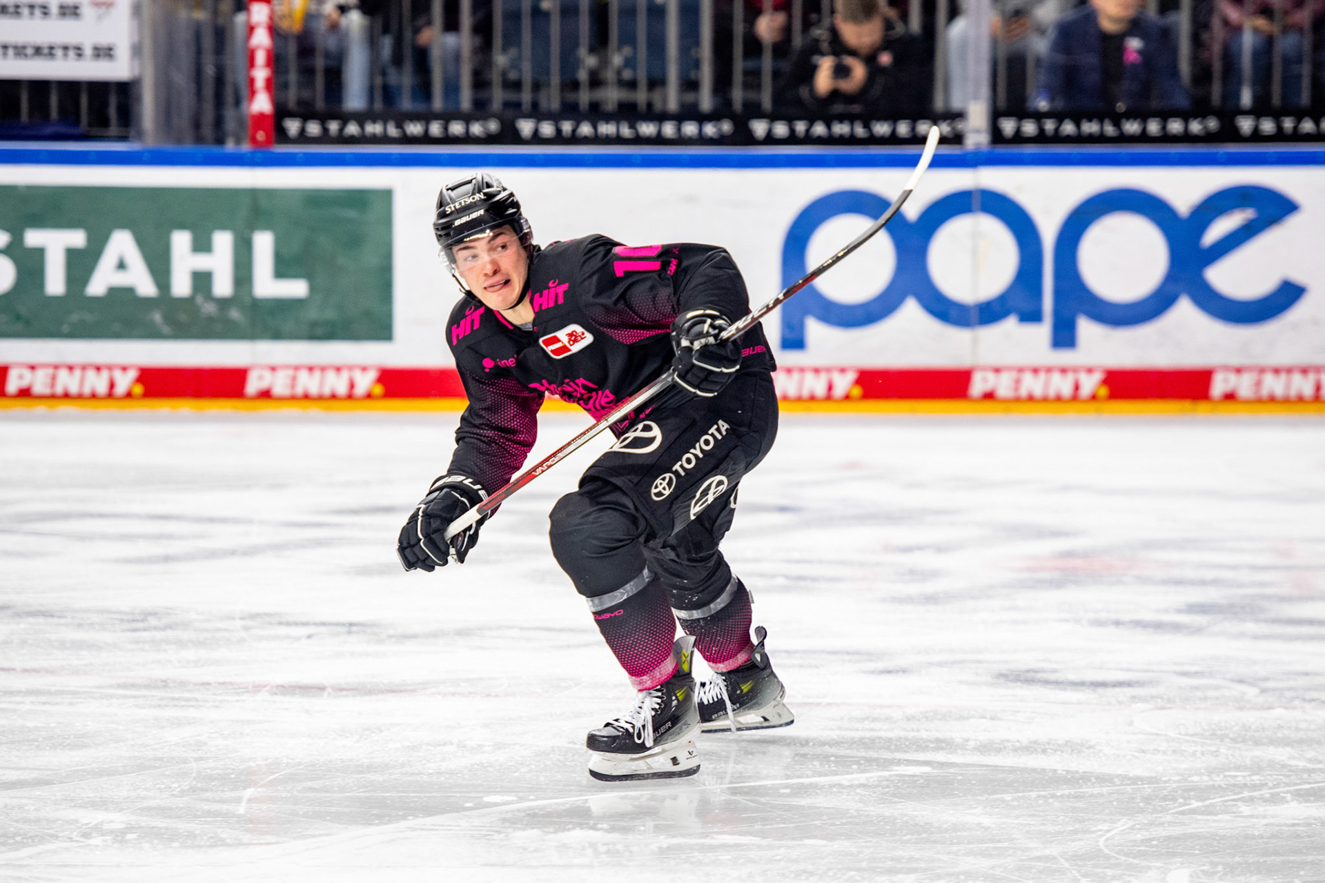 Justin Schuetz; DEL Kölner Haie - Eisbaeren Berlin, 06.10.2023