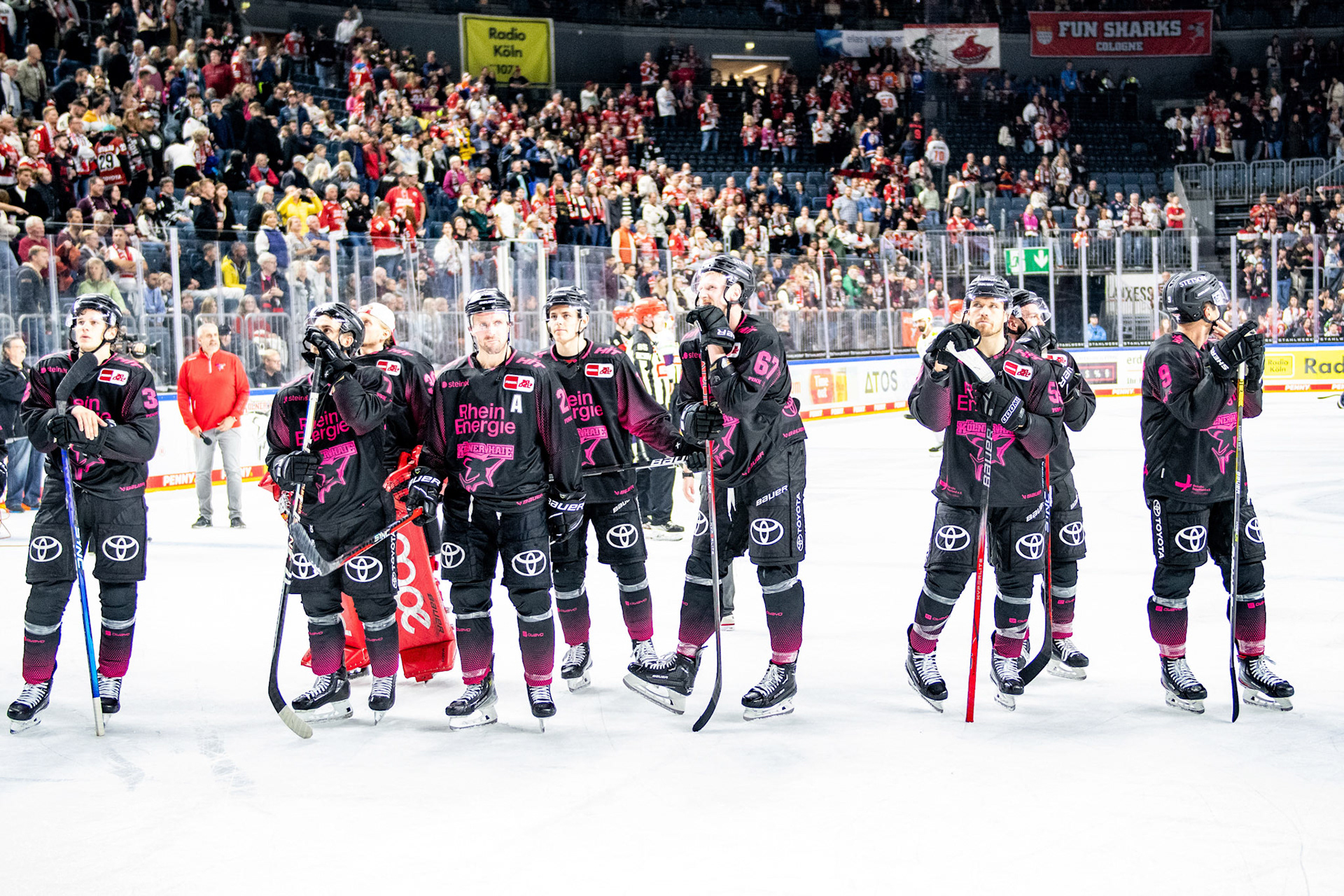 Enttäuschte Koelner Haie; DEL Kölner Haie - Eisbaeren Berlin, 06.10.2023