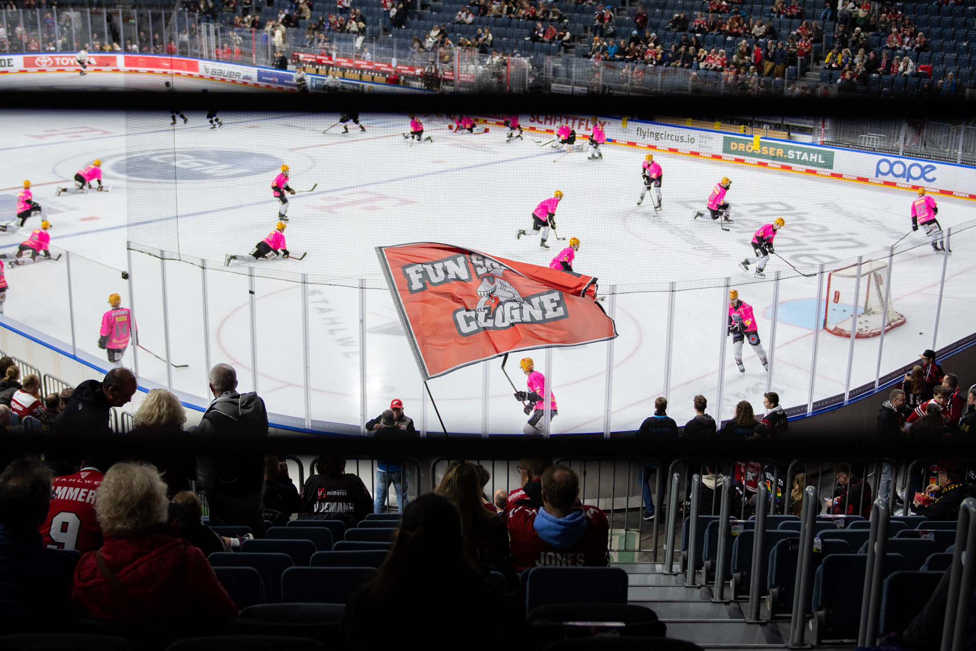 Koelner Haie; DEL Kölner Haie - Bremerhaven Fischtown Pinguins, 01.11.2023