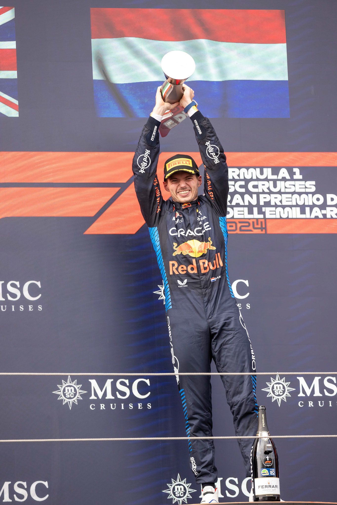 Max Verstappen #1, Oracle Red Bull Racing auf dem Podium.; F1 GP Imola / Italien Sonntag, 19.05.2024