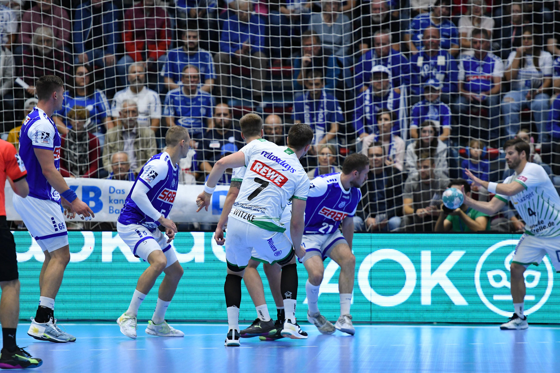 Luca Witzke #7;  Handball Bundesliga; VfL Gummersbach - SCDHFK Leipzig 09.10.2022