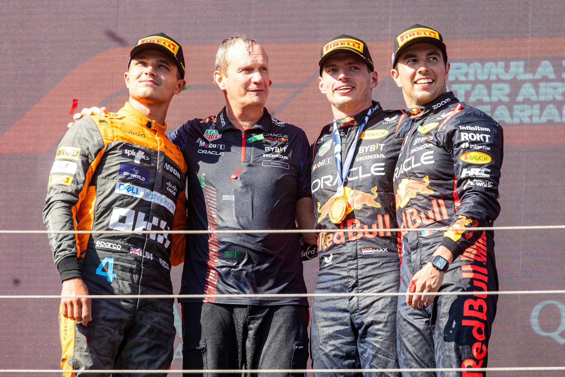 Podium in Budapest mit Max Verstappen, Lando Norris, Sergio Perez und Red Bull Chefingenieur Paul Monaghan; Formel 1 GP Budapest / Ungarn. Sonntag, 23.07.2023