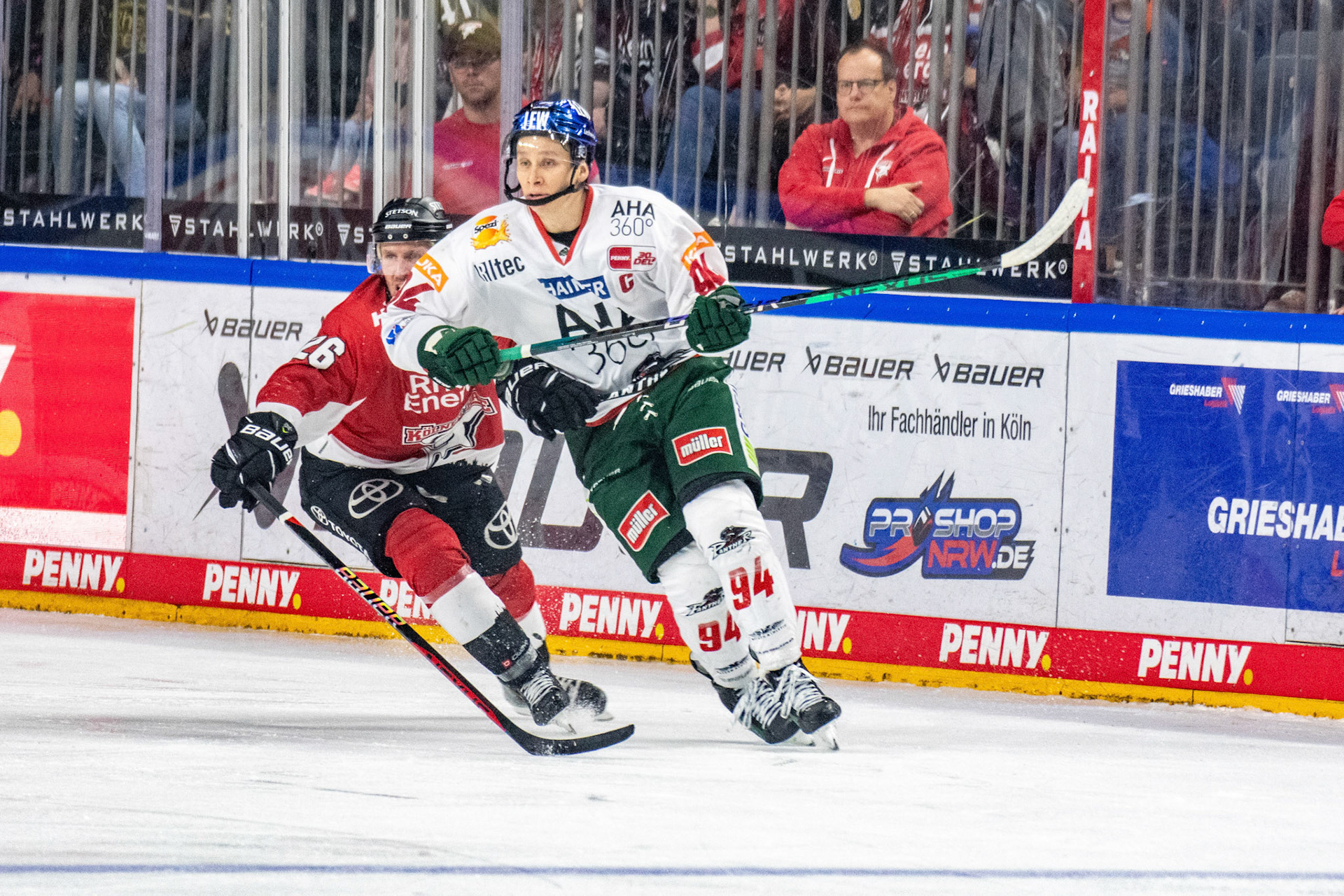 David Mcintyre und Anrei Hakulinen; DEL Kölner Haie - Augsburger Panther, 03.10.2023