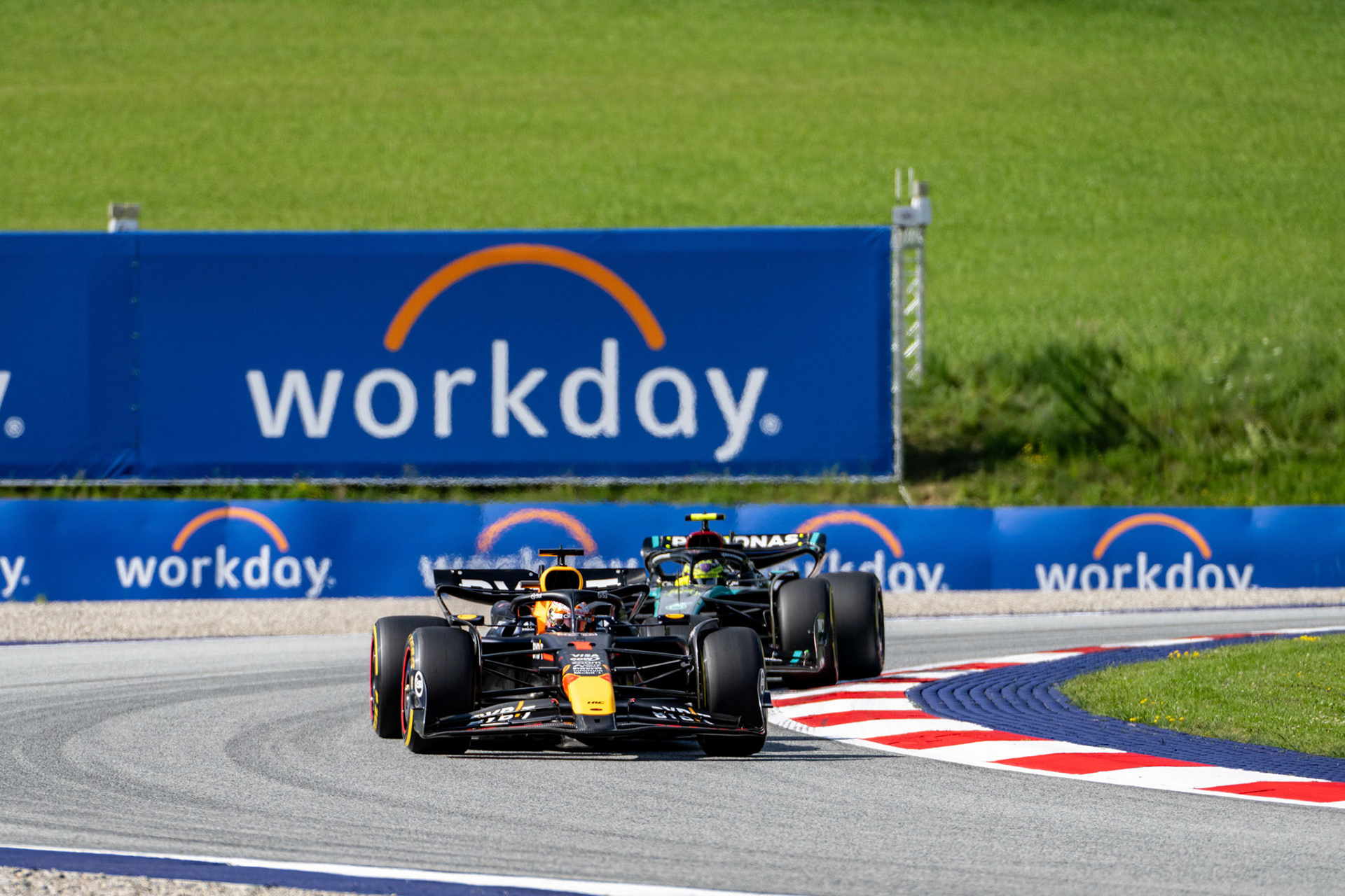 Max Verstappen #1, Oracle Red Bull Racing und Lewis Hamilton #44, Mercedes-AMG Petronas F1 Team;Formel 1 GP Austria / Österreich. Freitag, 28.06.2024
