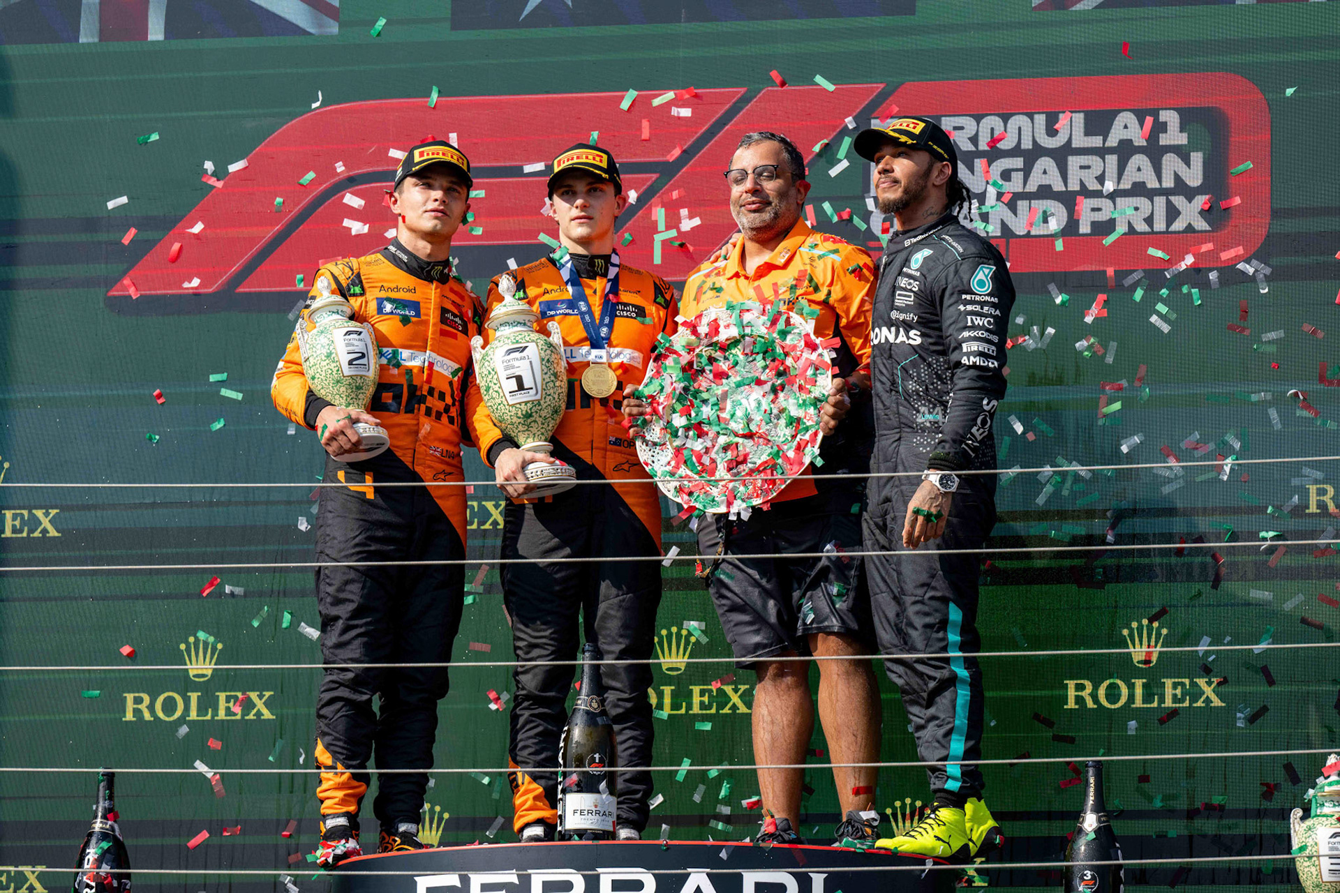 Lewis Hamilton #44, Mercedes-AMG Petronas F1 Team und Oscar Piastri #81, McLaren Formula 1 Team und Lando Norris #4, McLaren Formula 1 Team auf dem Podium.;Formel 1 Budapest / Ungarn