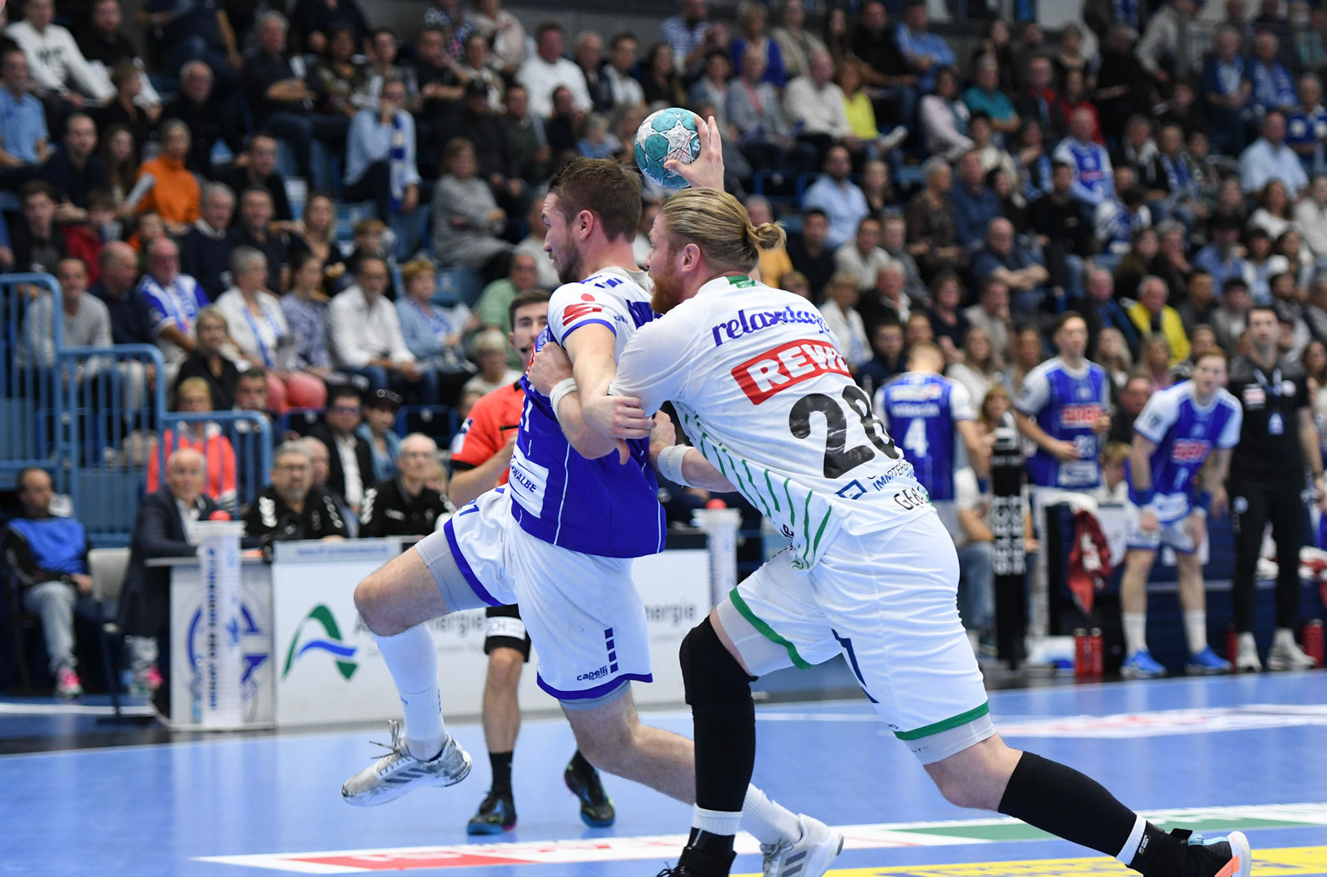 Dominik Mappes #21; Handball Bundesliga; VfL Gummersbach - SCDHFK Leipzig 09.10.2022