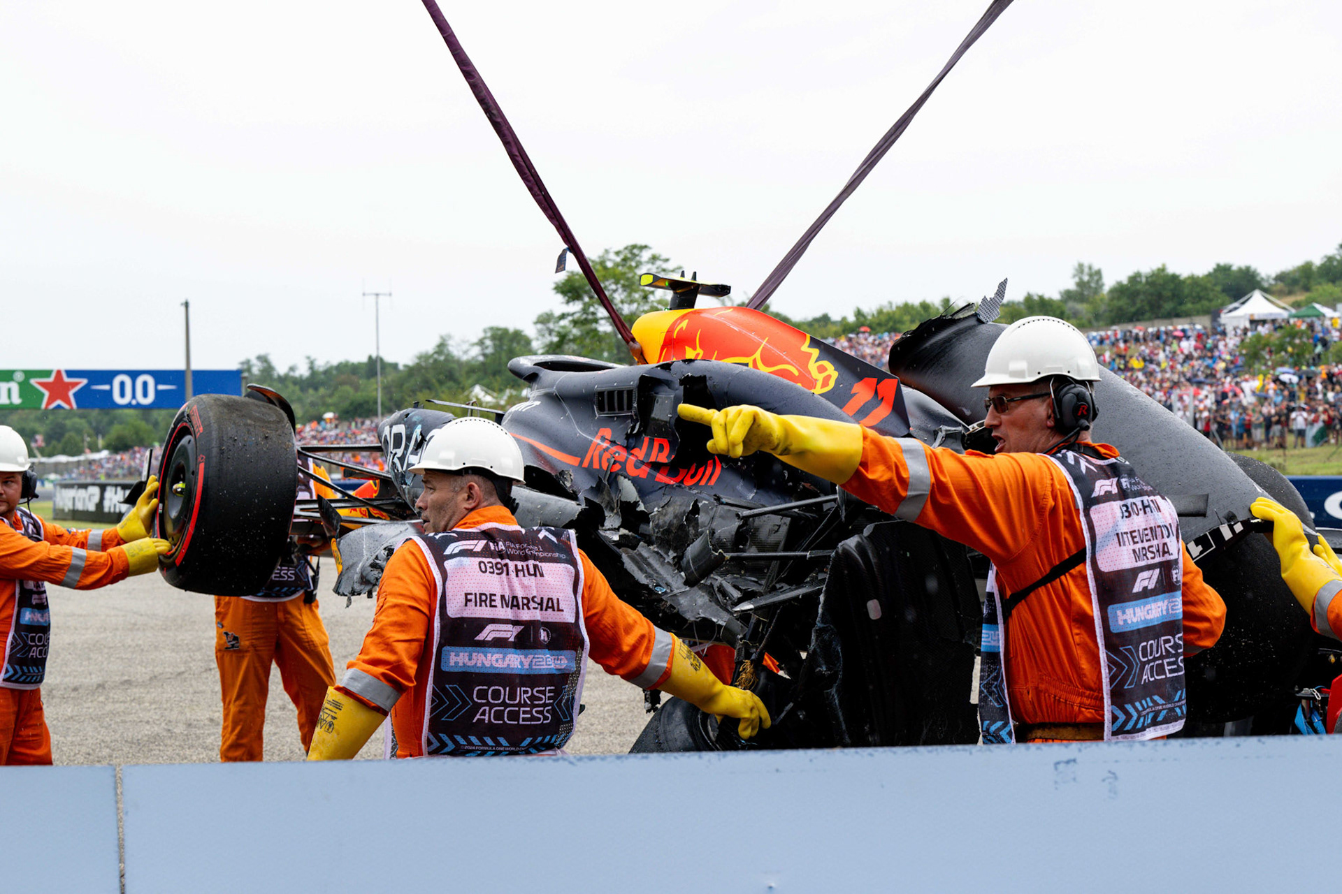Sergio Perez #11, Oracle Red Bull Racing crasht im Qualifying;Formel 1 Budapest / Ungarn, 20.07.2024