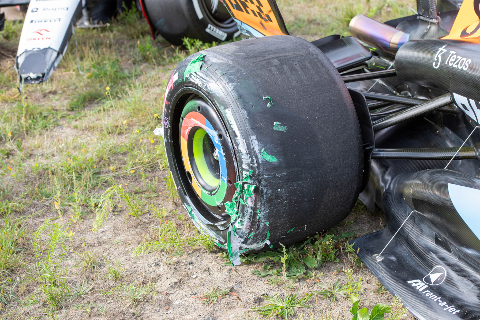 Unfall zwischen Daniel Ricciardo und Oscar Piastri in FP2; Formel 1 GP Holland / Zandvoort. Freitag, 25.08.2023