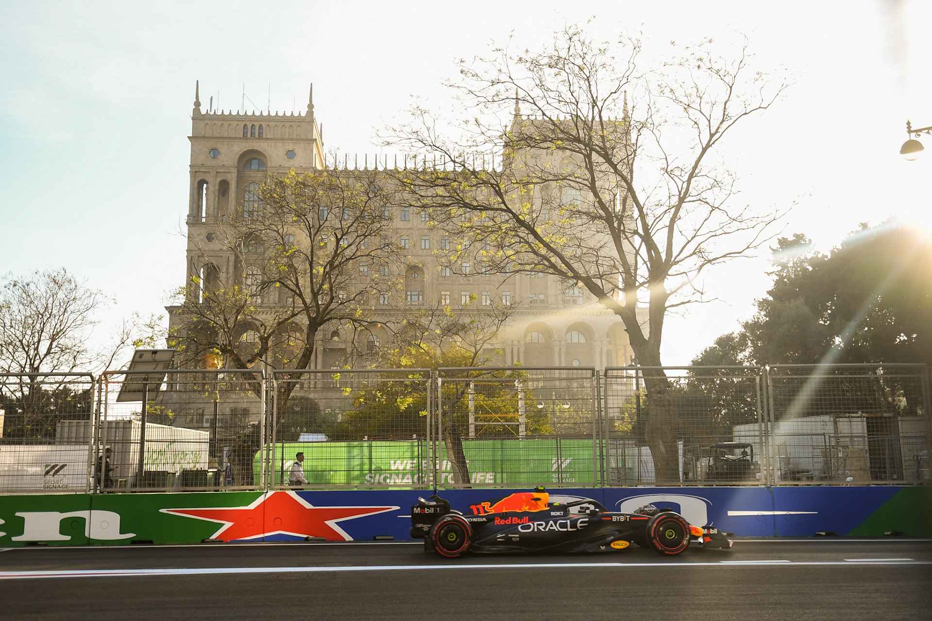 Sergio Perez (MEX) Red Bull Racing; Formel 1 GP Baku Azerbaijan. Freitag 28.04.2023