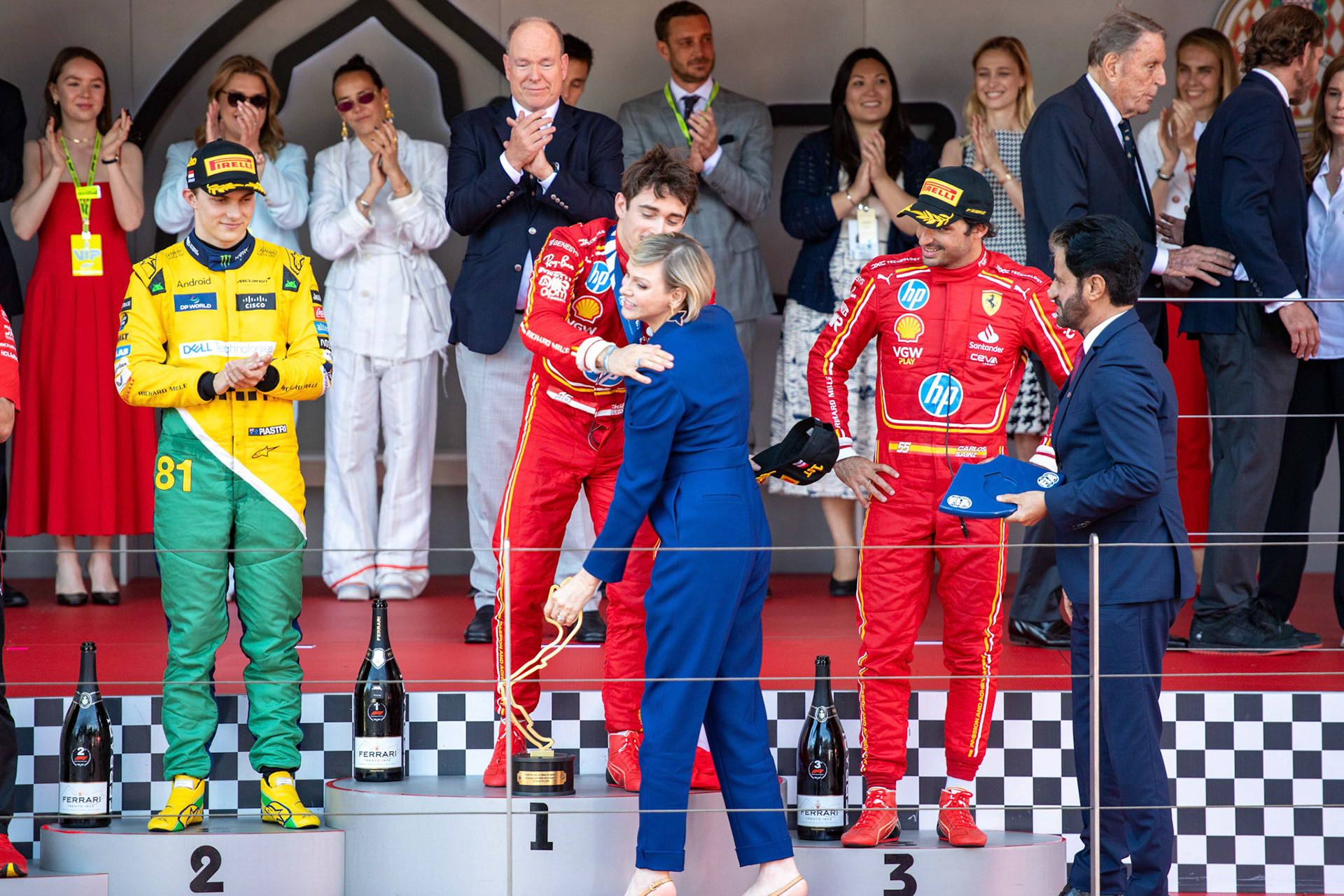 Charlène von Monaco gratuliert Charles Leclerc #16, Scuderia Ferrari zum Sieg. Frederic Vasseur, Teamchef Scuderia Ferrari und Oscar Piastri #81, McLaren Formula 1 Team und Carlos Sainz #55, Scuderia Ferrari; Formel1 GP Monaco Sonntag, 26.05.2024