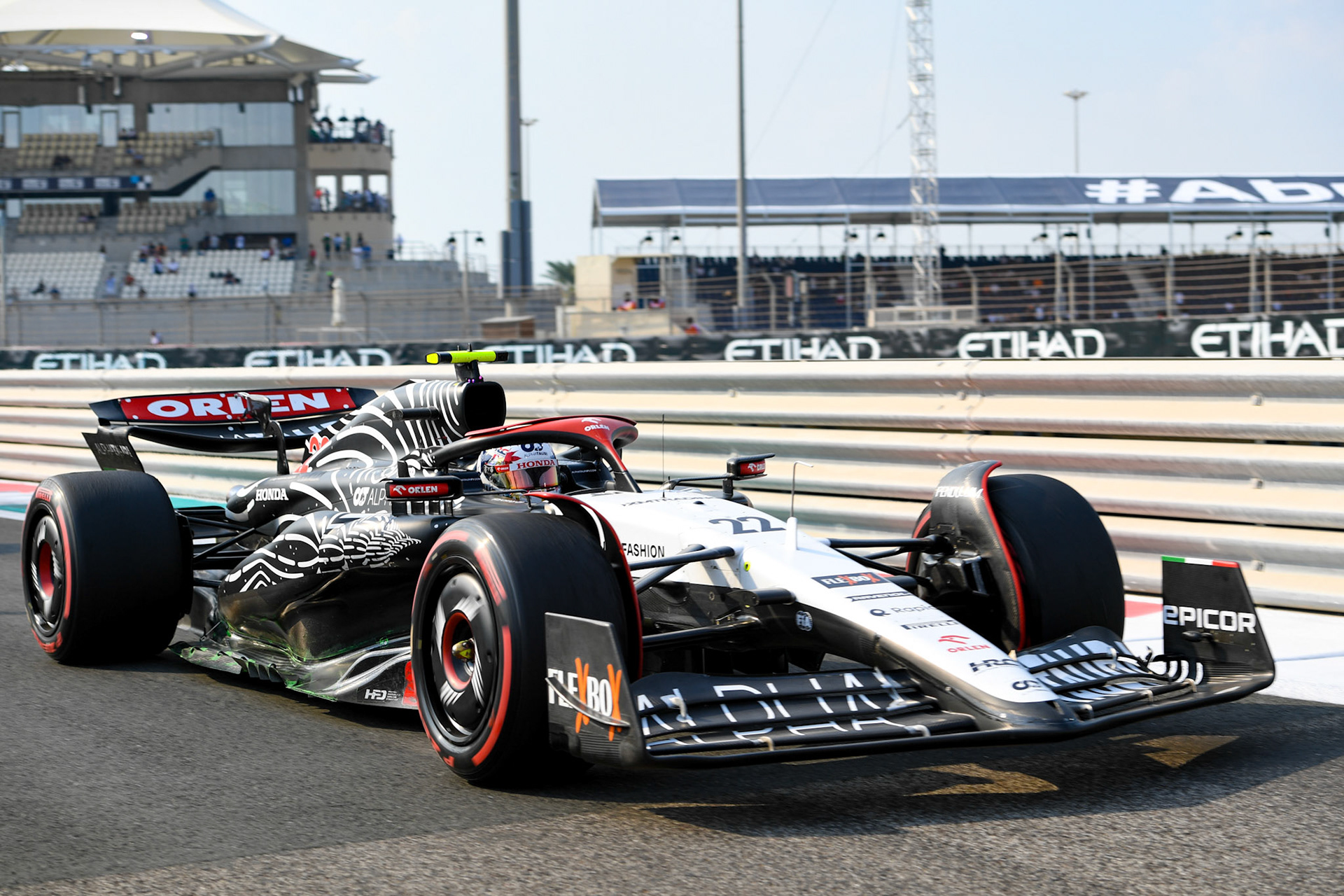 Yuki Tsunoda (JPN) Scuderia Alpha Tauri;Formel 1 GP Abu Dhabi. Freitag 24.11.2023