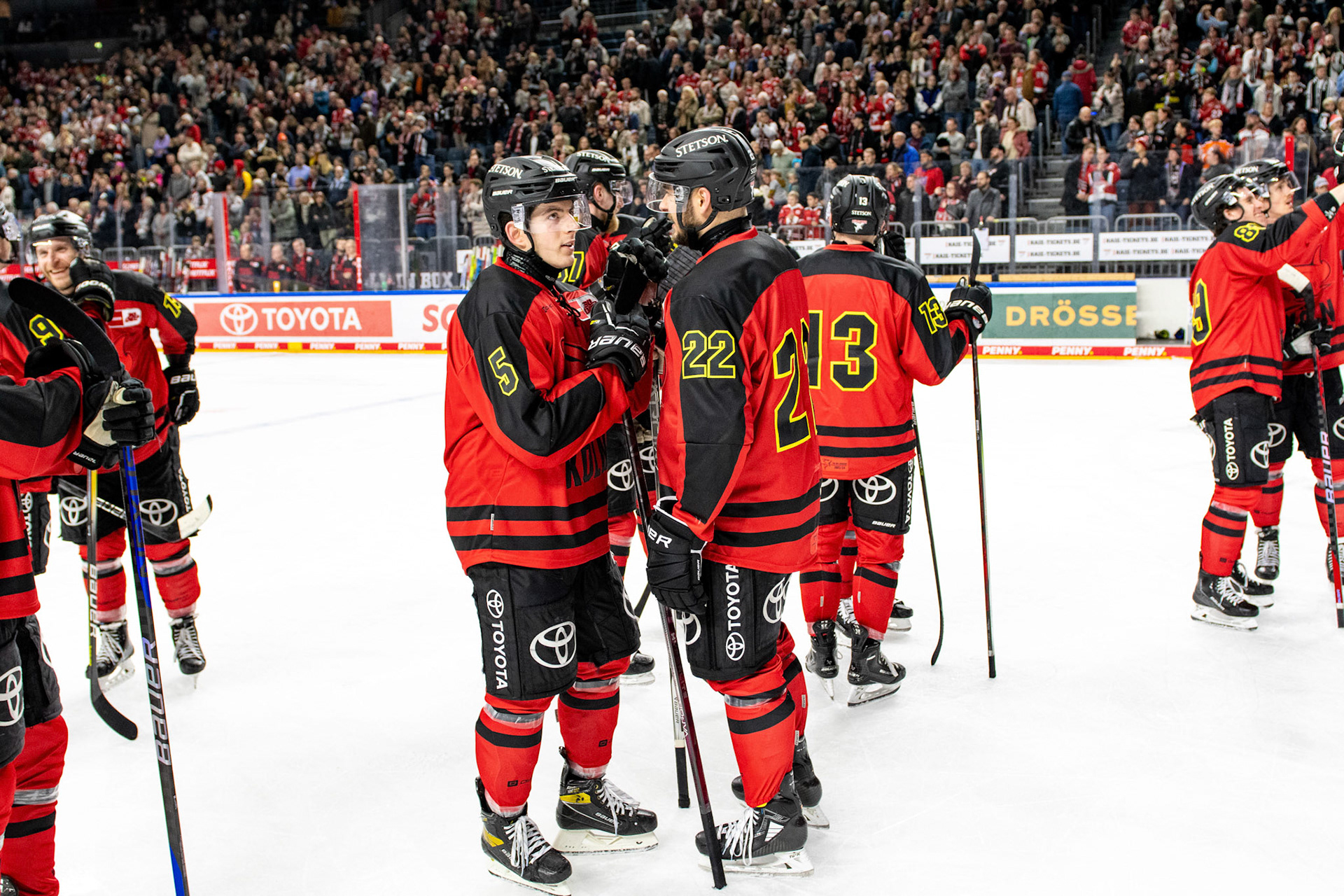 Robin van Calster und Maximilian Gloetzl;DEL Kölner Haie - Nürnberg Ice Tigers, 17.12.2023
