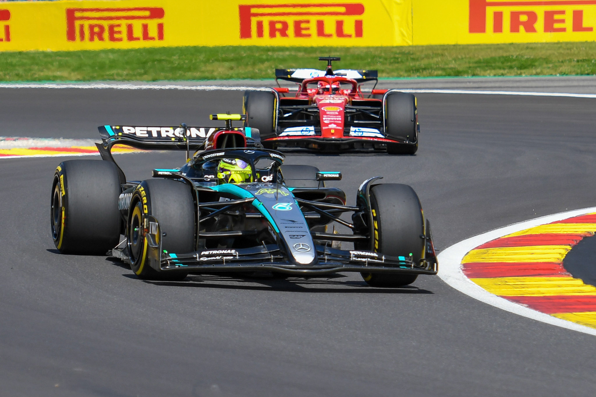Lewis Hamilton #44, Mercedes-AMG Petronas F1 Team und Charles Leclerc #16, Scuderia Ferrari;Formel 1 GP Spa / Belgien. Sonntag, 28.07.2024