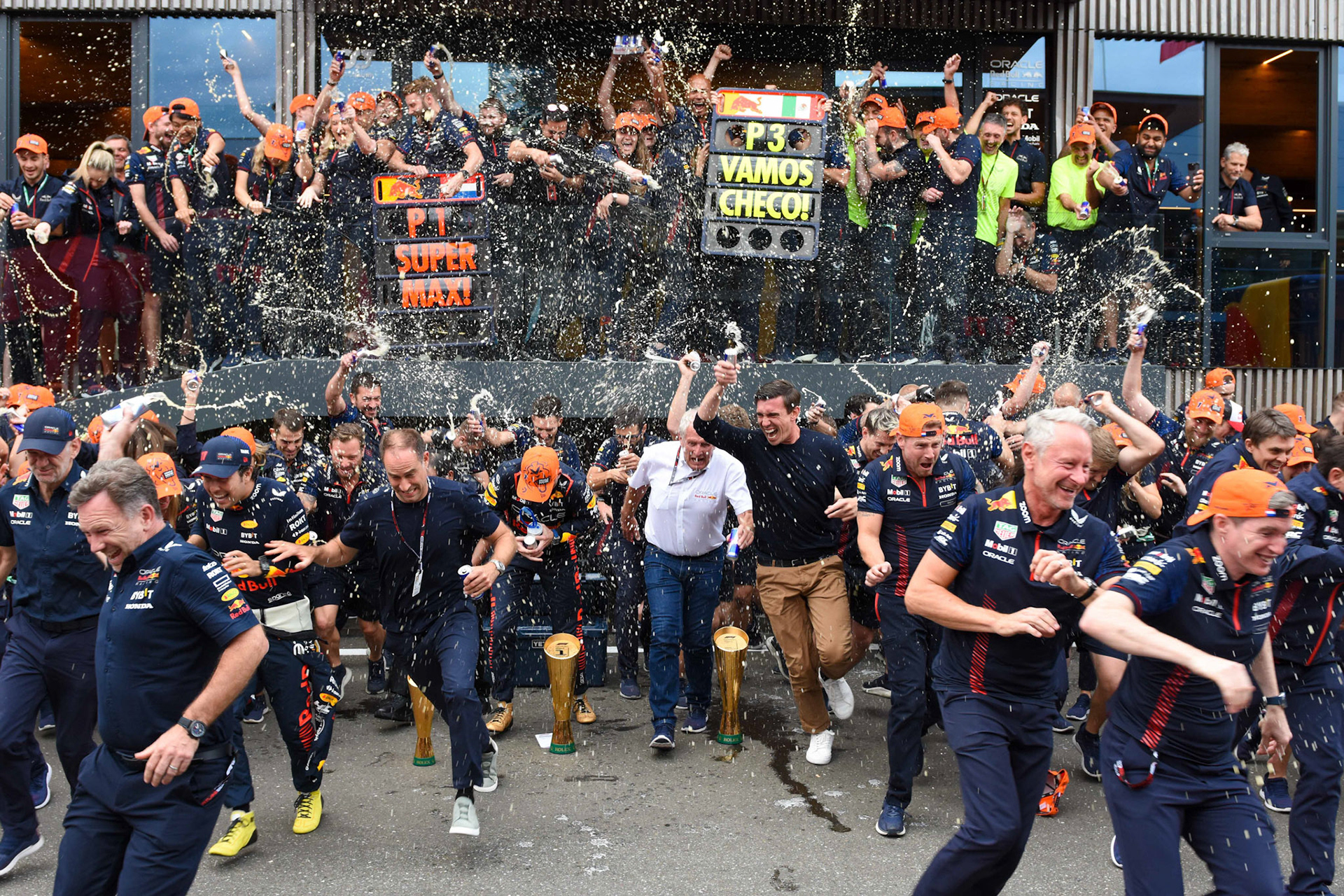 Red Bull Racing, Siegesfeier, Celebration; Formel 1 GP Austria / Österreich. Sonntag, 02.07.2023
