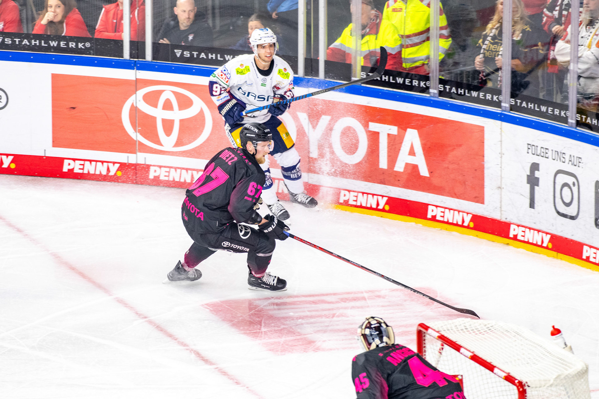 Stanislav Dietz, Marcel Noebels; DEL Kölner Haie - Eisbaeren Berlin, 06.10.2023