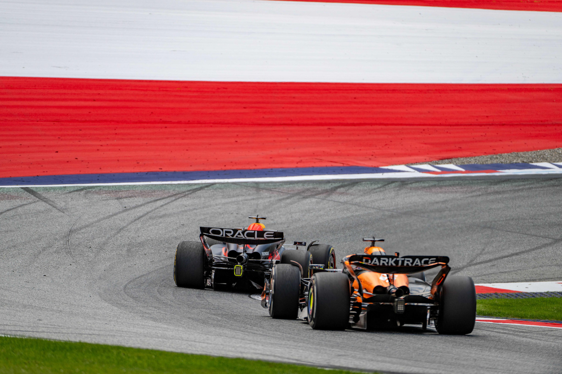 Max Verstappen #1, Oracle Red Bull Racing und Oscar Piastri #81, McLaren Formula 1 Team;Formel 1 GP Austria / Österreich. Freitag, 28.06.2024