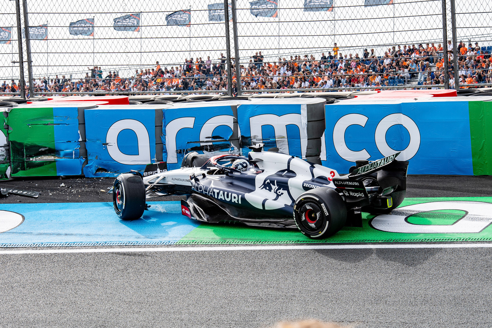 Unfall zwischen Daniel Ricciardo und Oscar Piastri in FP2; Formel 1 GP Holland / Zandvoort. Freitag, 25.08.2023