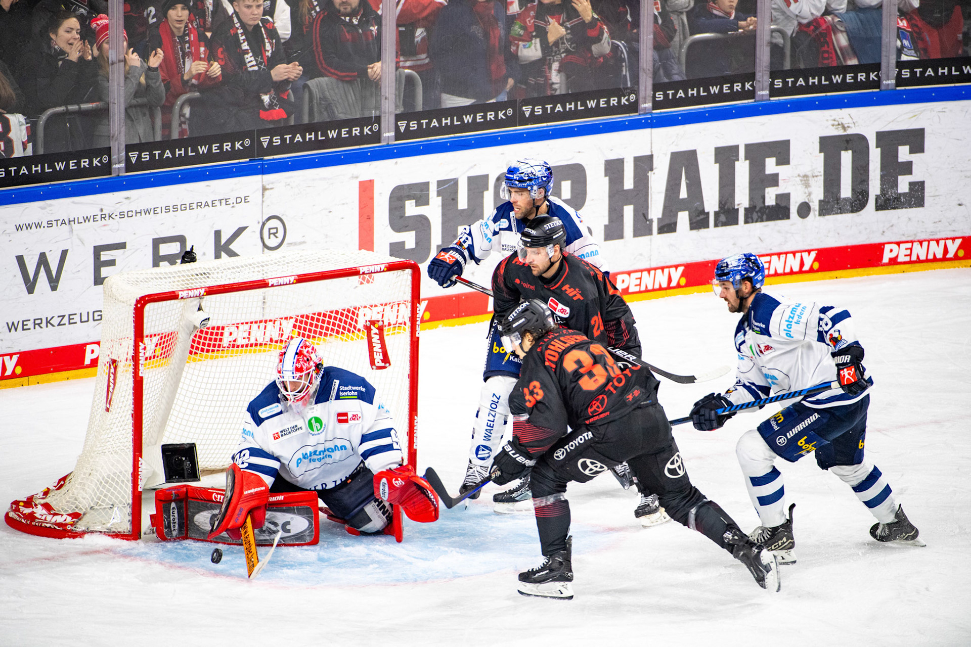 Andreas Jenike, Tim Wohlgemuth, David Mcintyre, Eric Cornel; DEL Kölner Haie - Iserlohn Roosters, 02.01.2024