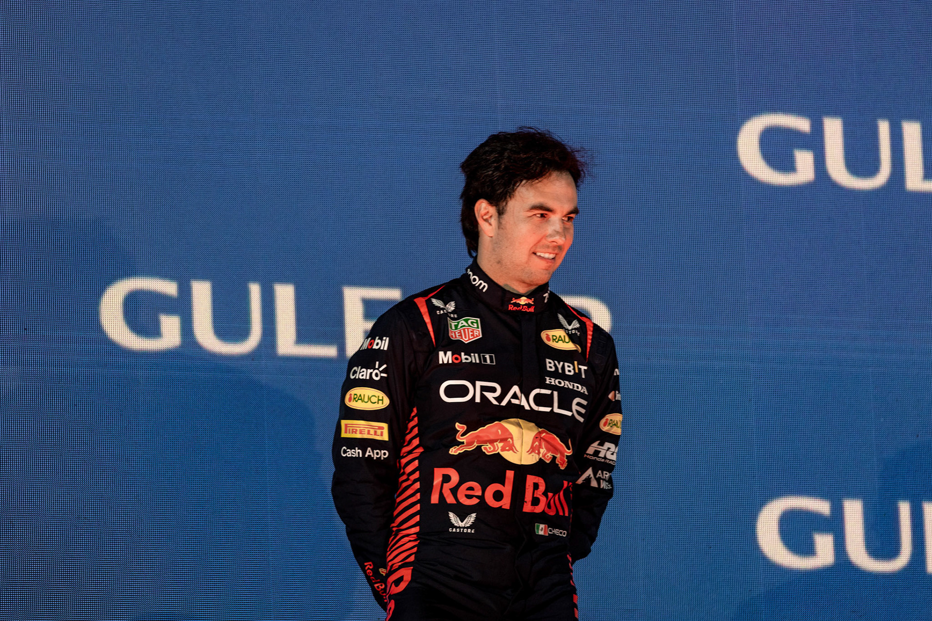 Sergio Perez (MEX) Red Bull Racing on Podium; Formel 1 GP Bahrain. Sonntag 05.03.2023